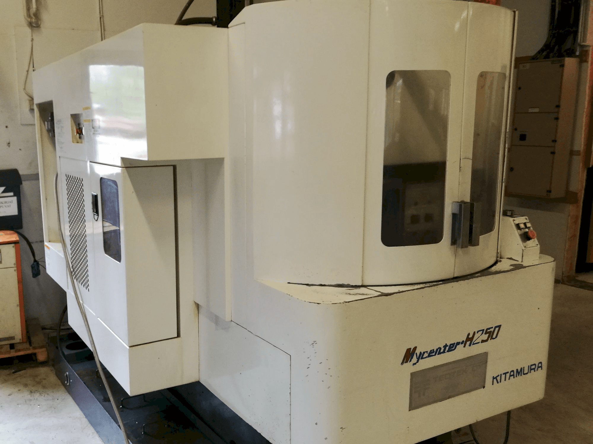 Kitamura Mycenter H250 Mašinos vaizdas iš dešinės pusės