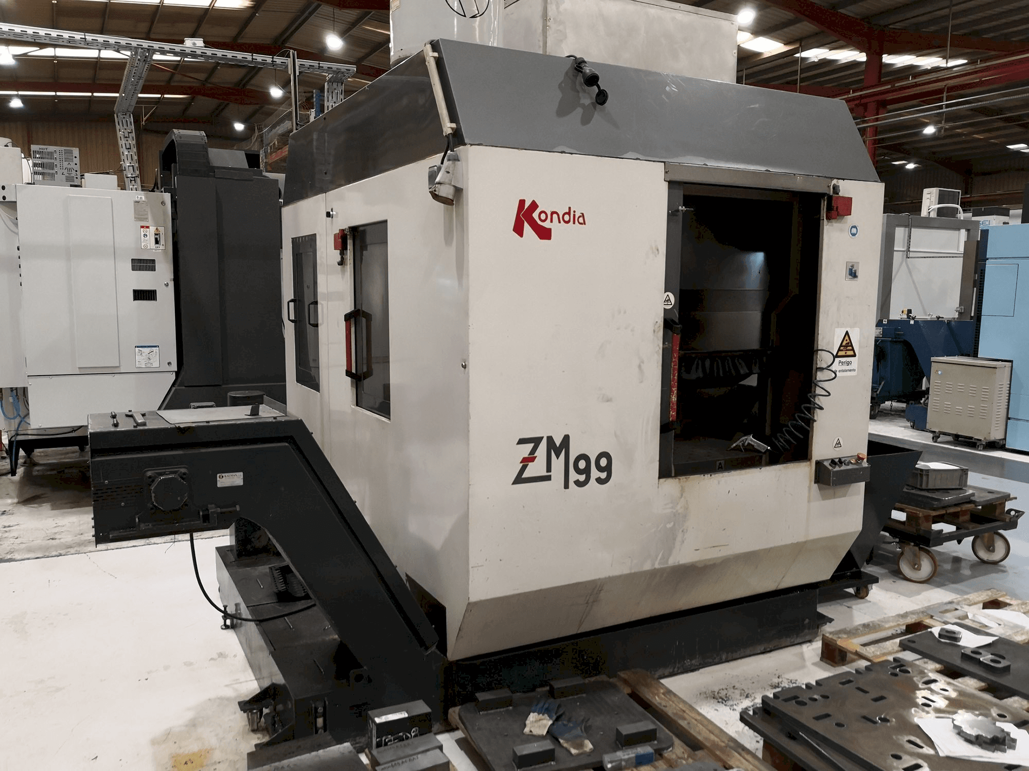 KONDIA ZM99 Mašinos vaizdas iš priekio