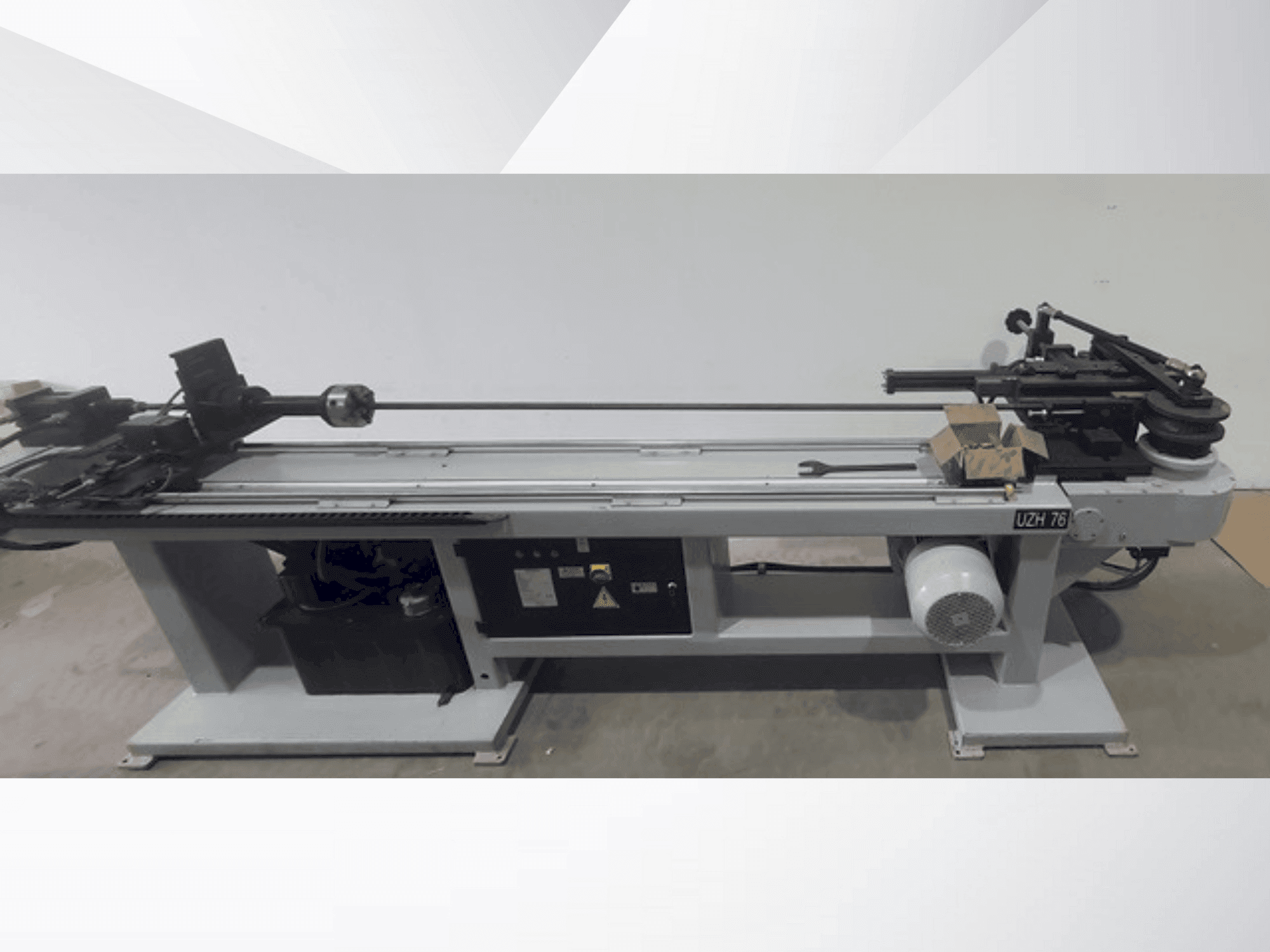 UZMA MAKINA UZH76 Mašinos vaizdas iš priekio