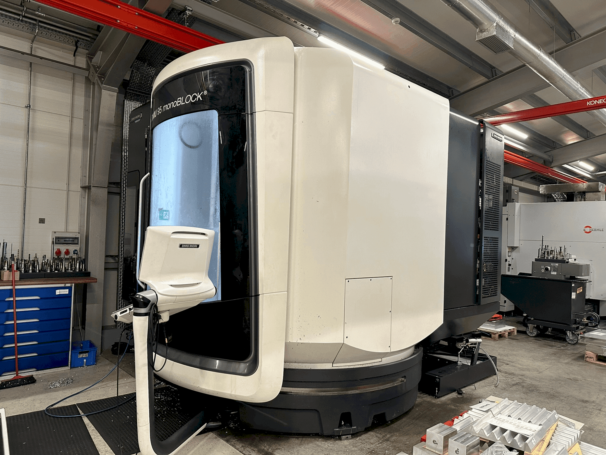 DMG MORI DMU 95 monoBLOCK (2021) Mašinos vaizdas iš priekio