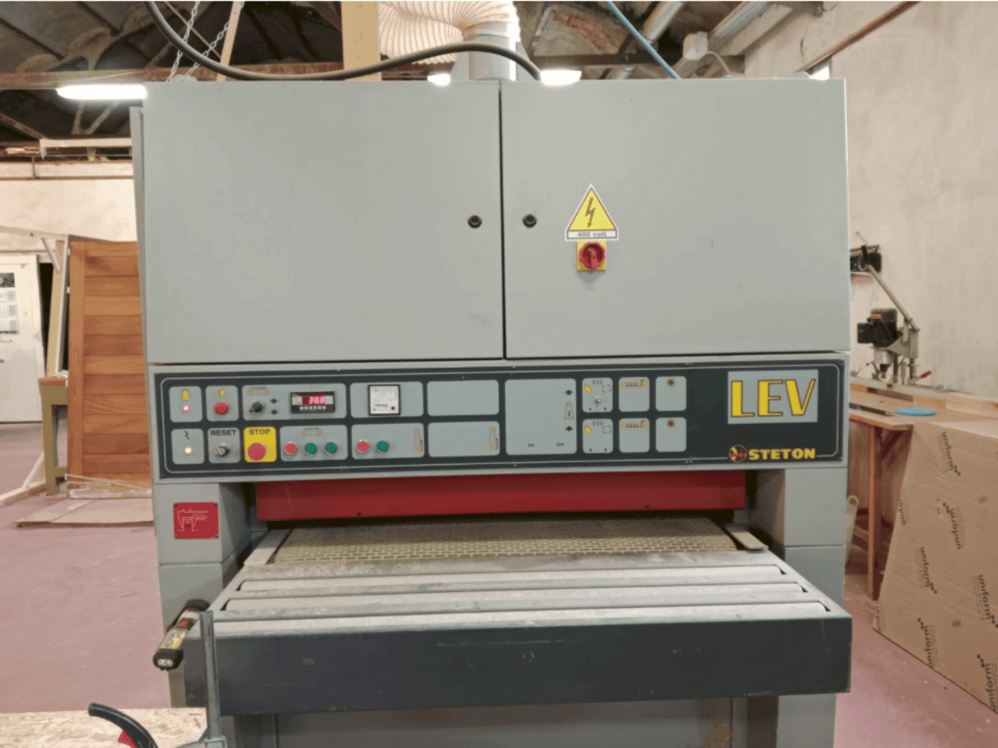 STETON LEV2RR Mašinos vaizdas iš priekio