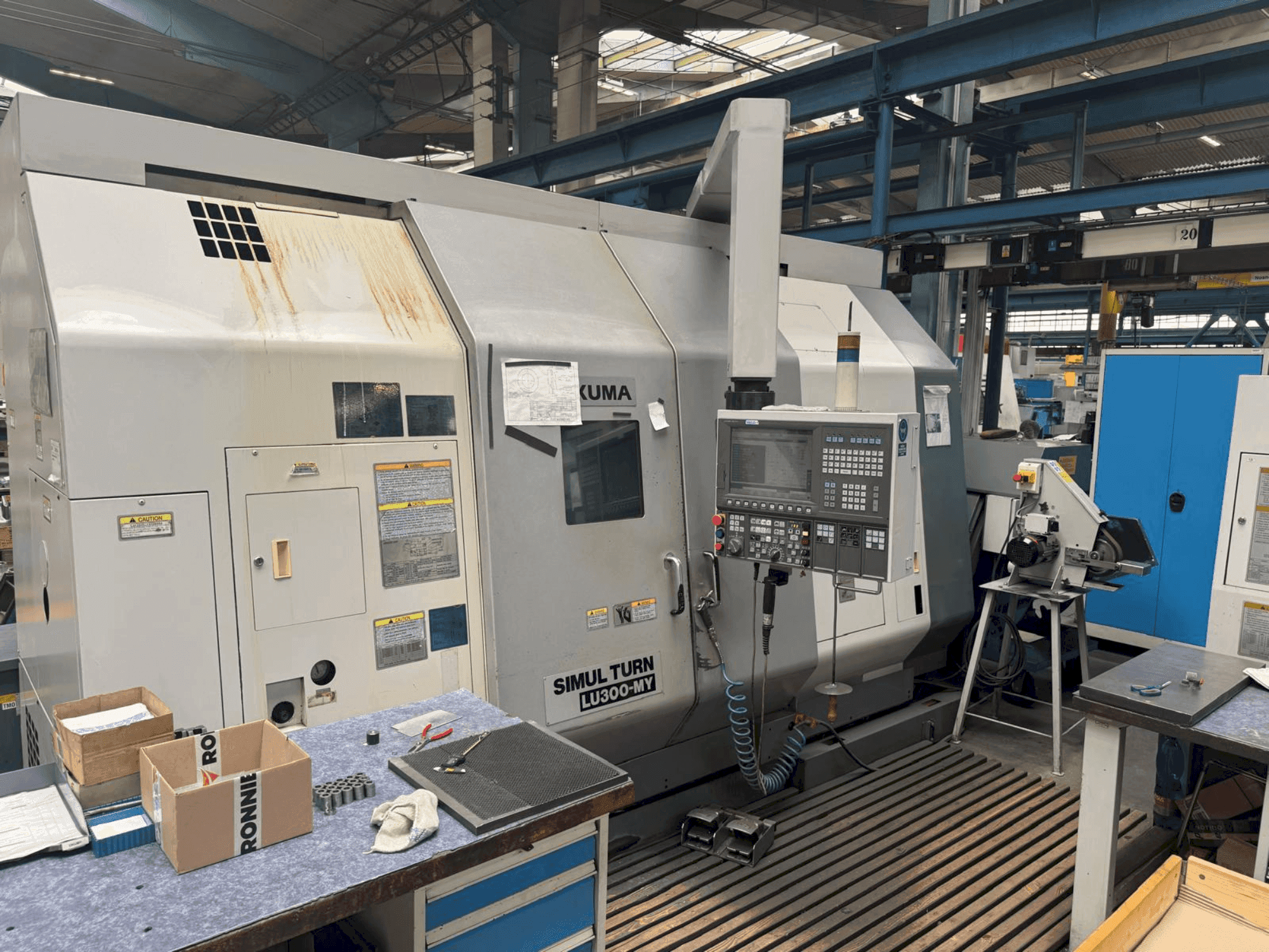 Okuma LU 300 MY Mašinos vaizdas iš priekio