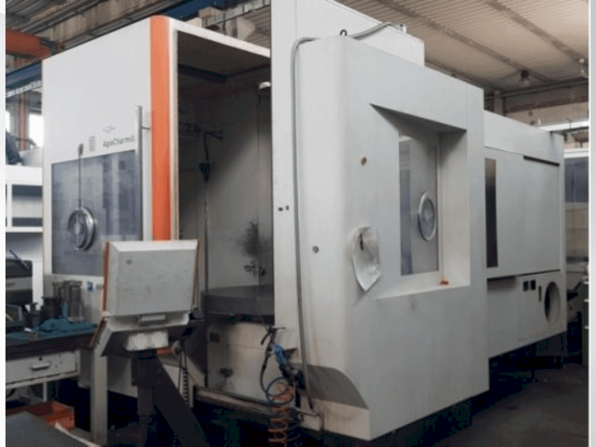 MIKRON HPM 1350U Mašinos vaizdas iš priekio