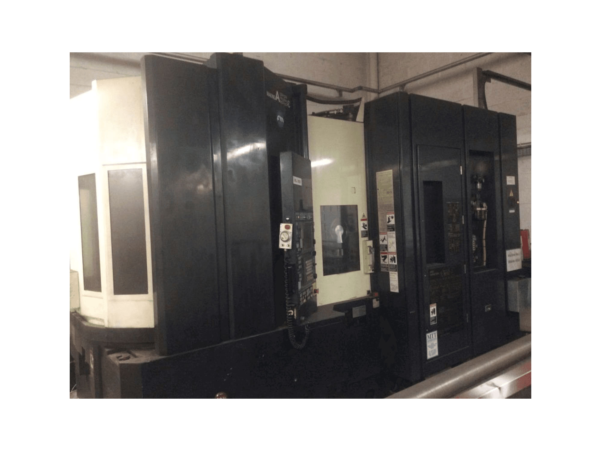 Makino A55e Mašinos vaizdas iš priekio