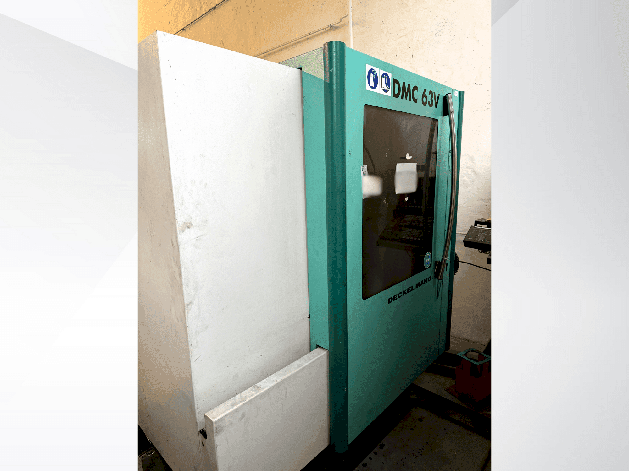 DMG MORI Deckel Maho 63V Mašinos vaizdas iš priekio
