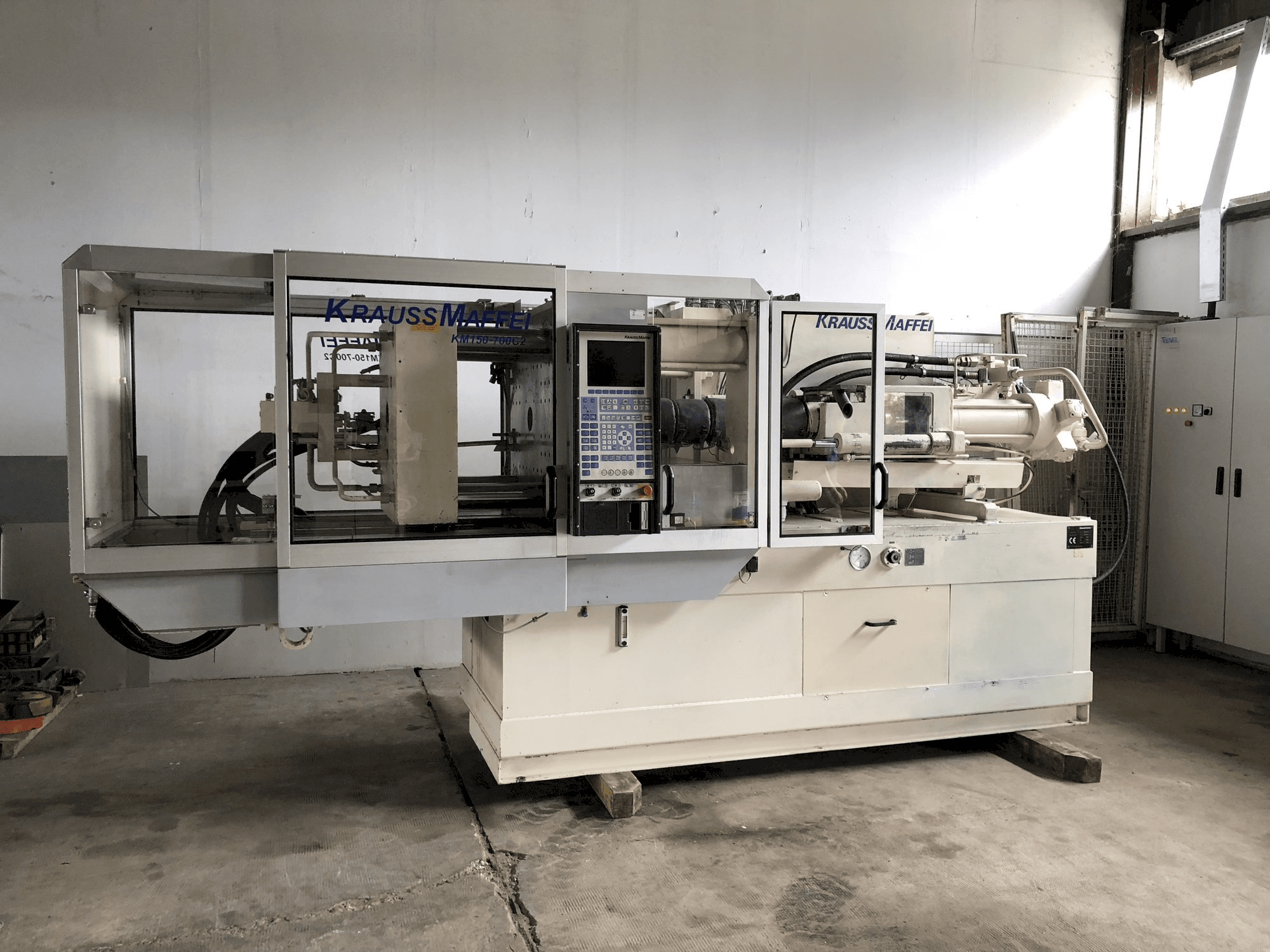 Krauss Maffei 150-700 C2 Mašinos vaizdas iš priekio