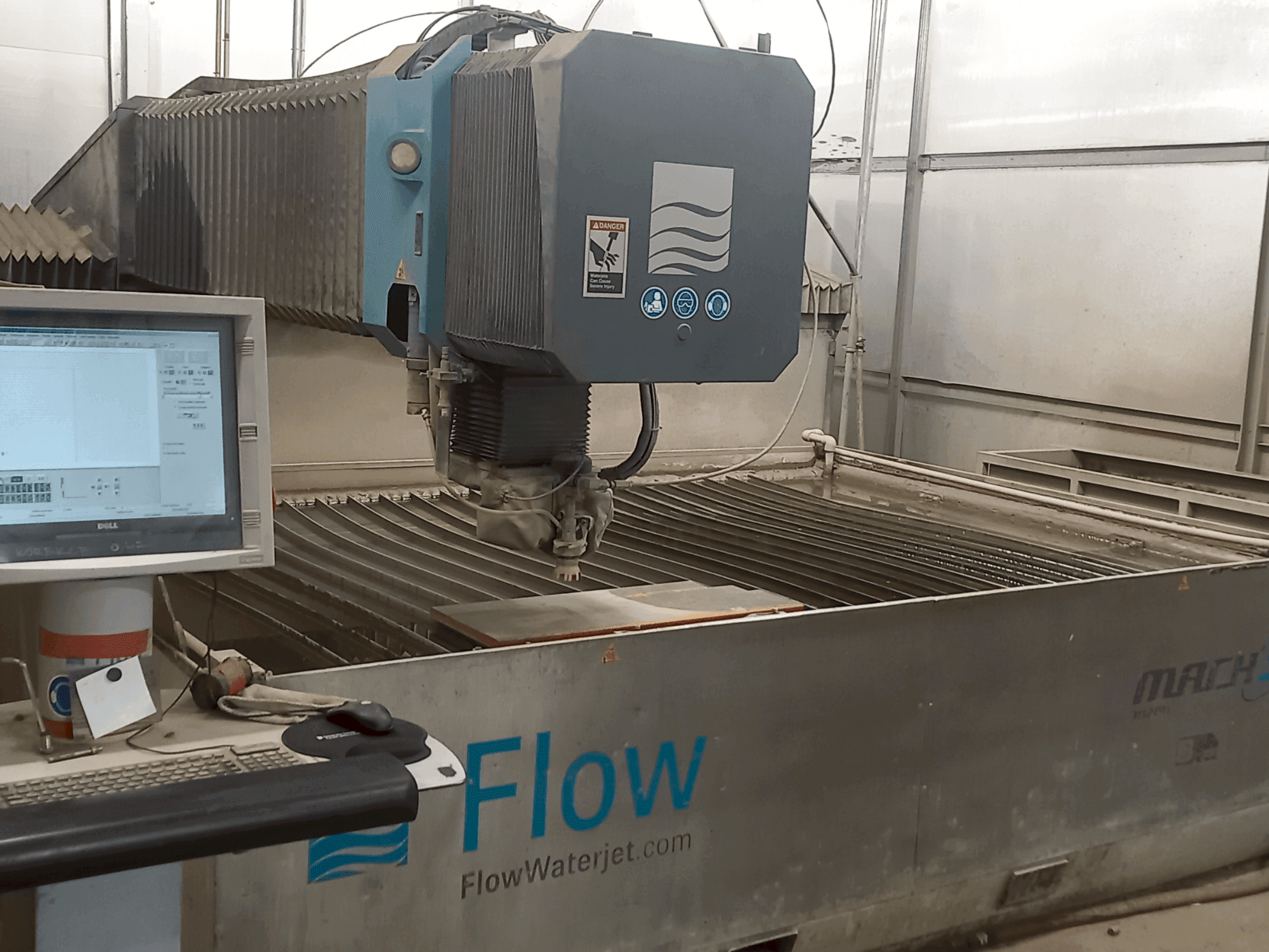 Flow Mach 3-3020b Mašinos vaizdas iš priekio