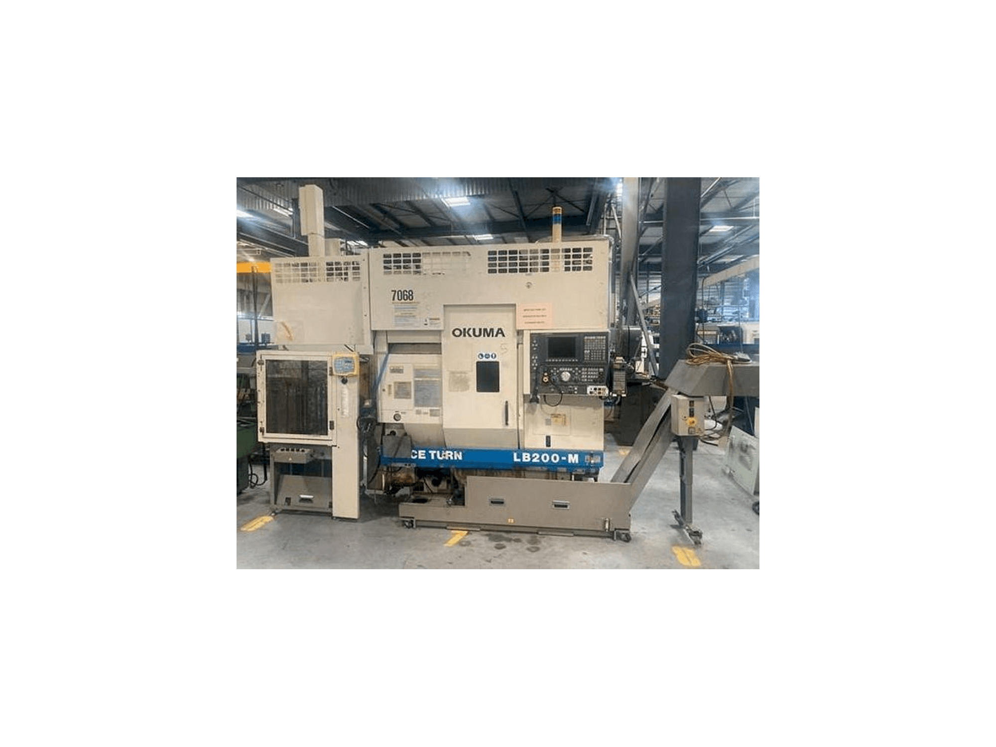 Okuma LB 200M Mašinos vaizdas iš priekio