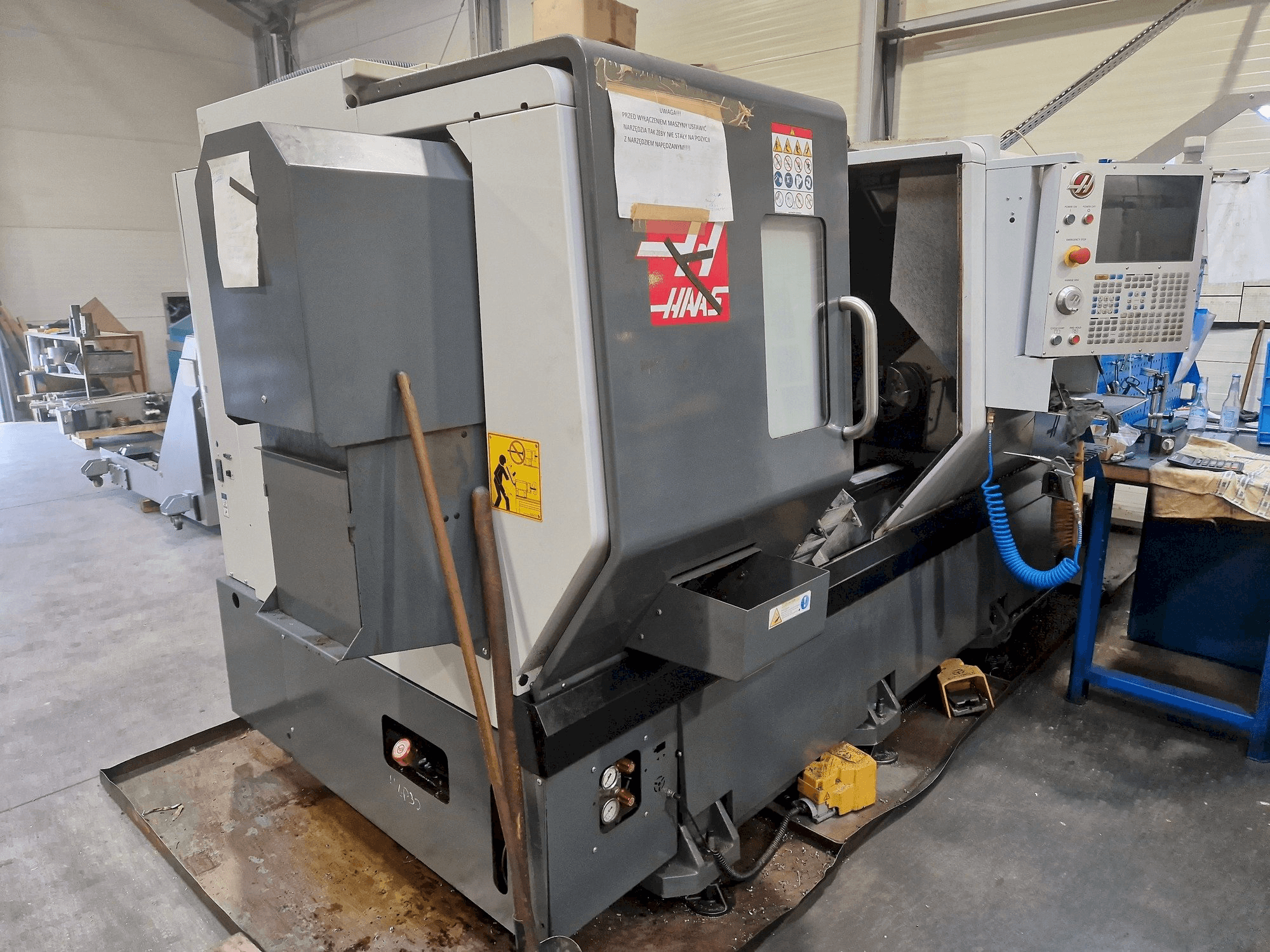 HAAS DS-30Y Mašinos vaizdas iš kairės pusės