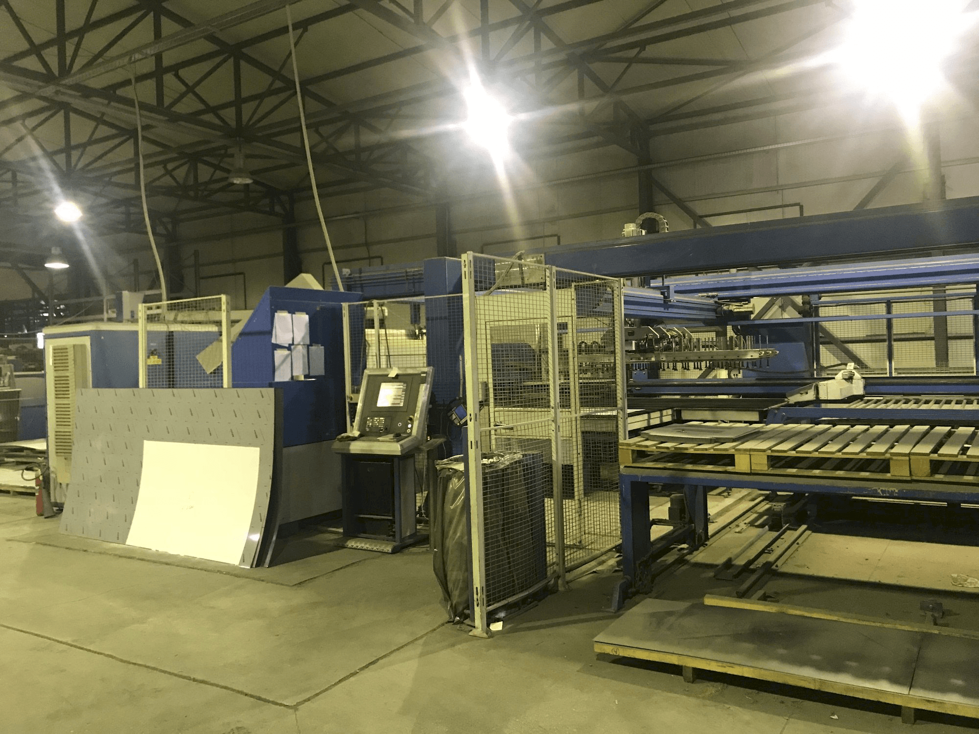 Finn-Power LP6 Mašinos vaizdas iš priekio