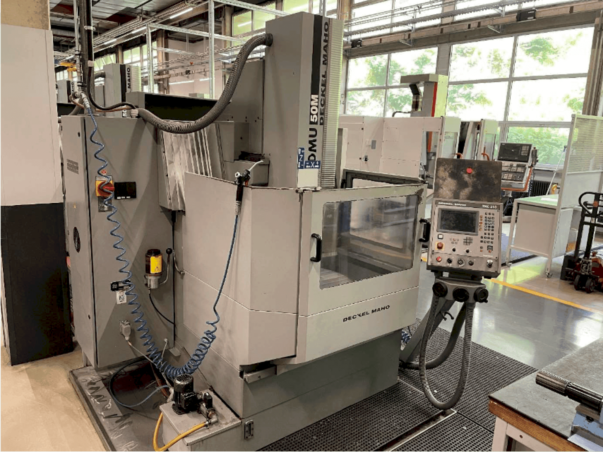 DECKEL DMU 50 Mašinos vaizdas iš priekio