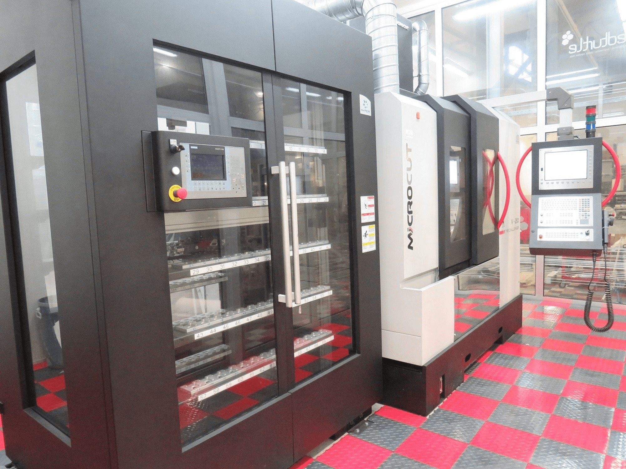 MICROCUT V-20G Mašinos vaizdas iš priekio