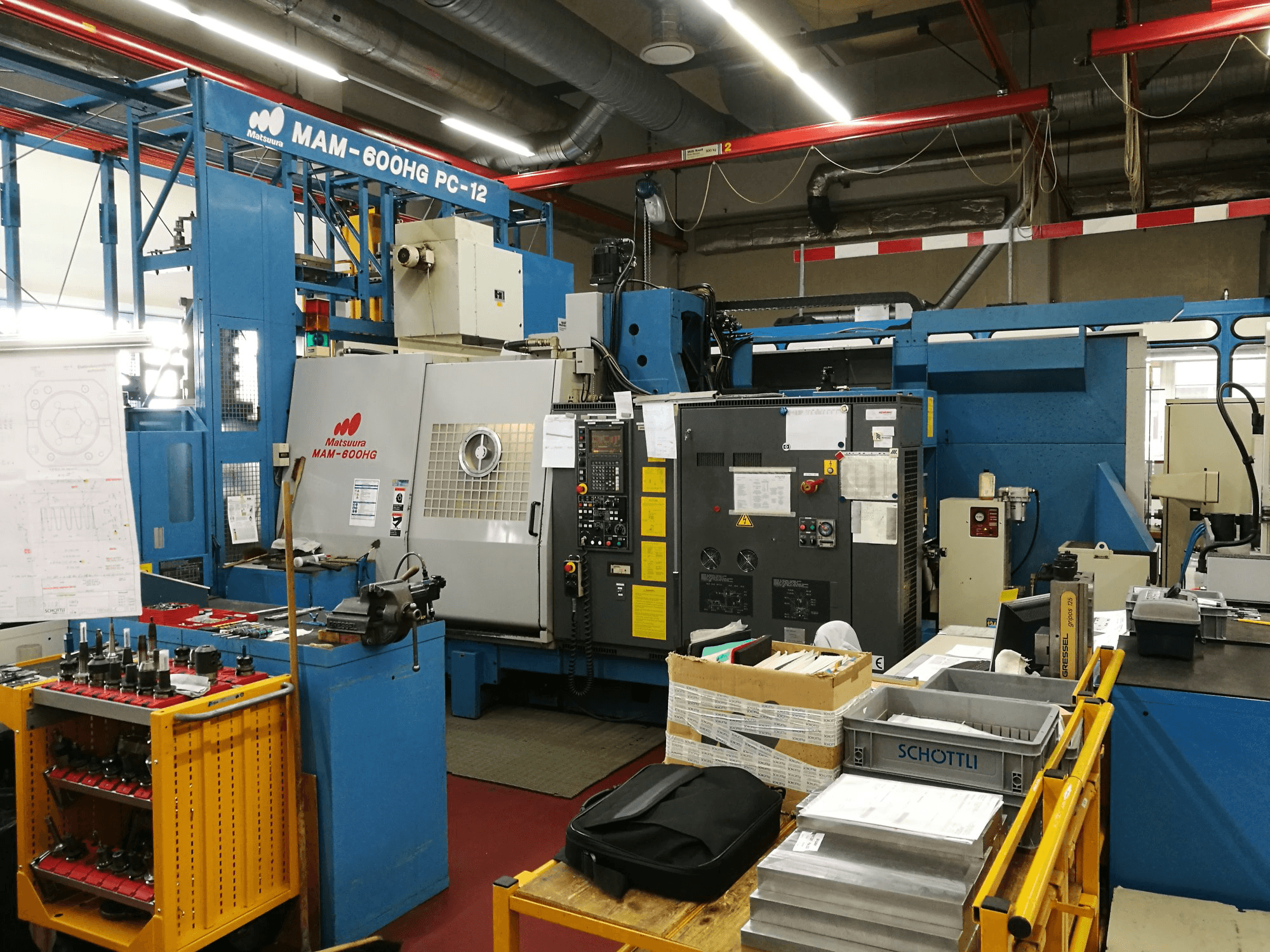 Matsuura MAM 600HG PC-12 Mašinos vaizdas iš priekio