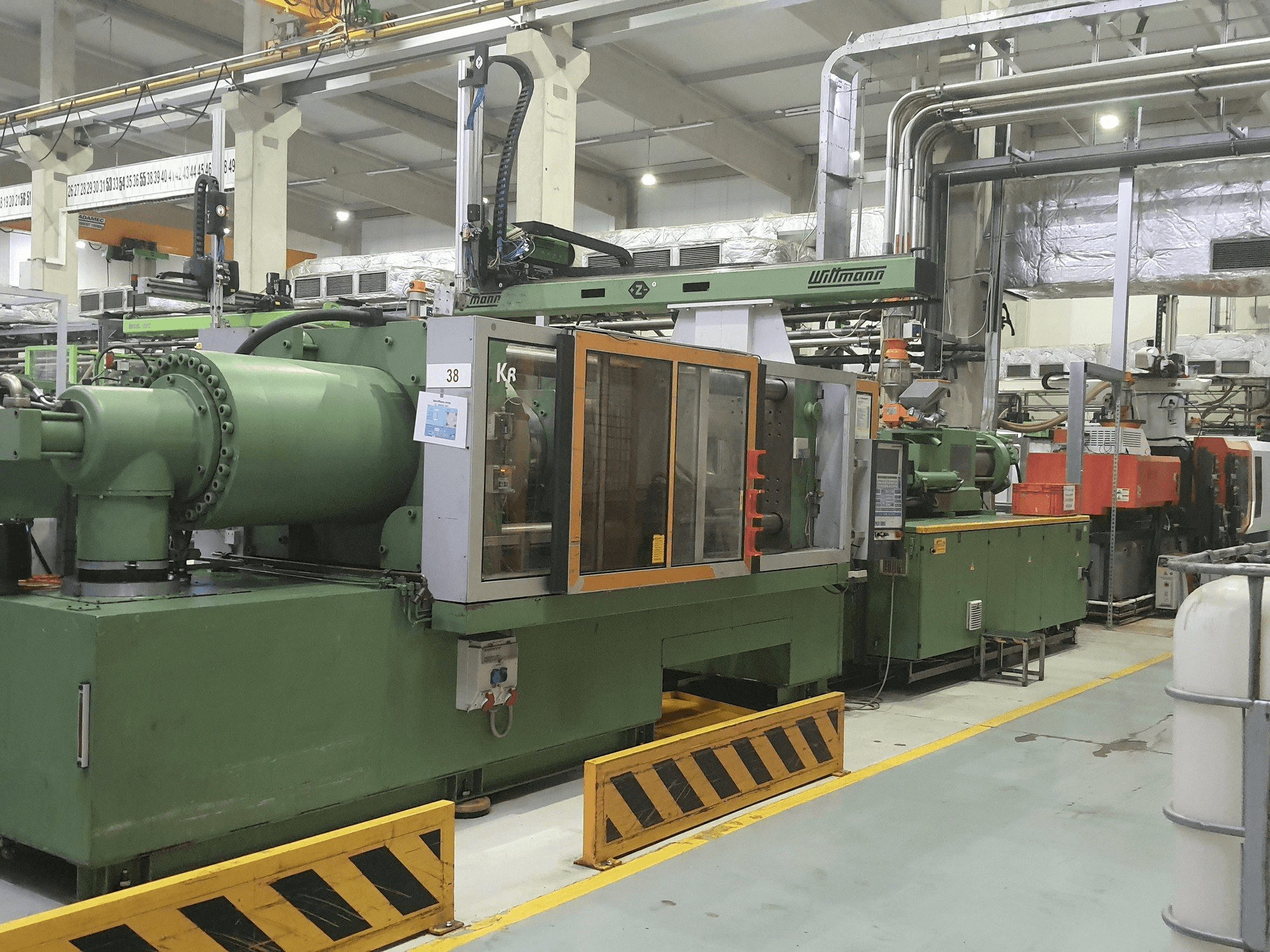 Krauss Maffei 420-3000 Mašinos vaizdas iš priekio