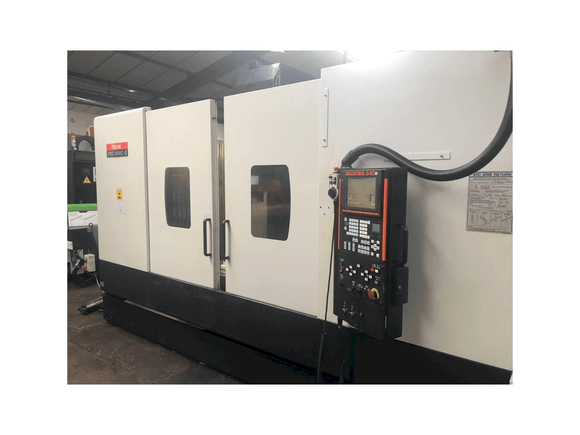 Mazak VTC-200C-II Mašinos vaizdas iš priekio