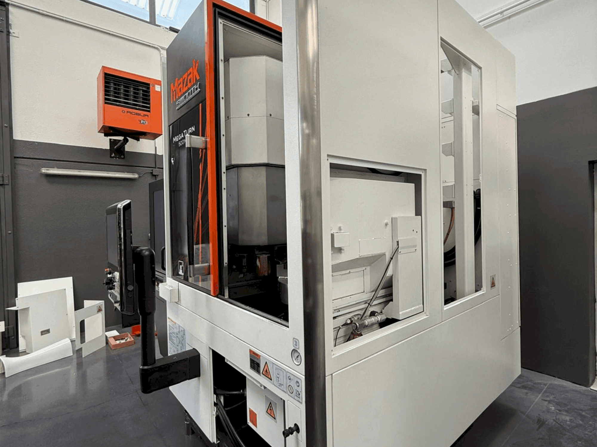 Mazak Megaturn 500 MS Mašinos vaizdas iš priekio