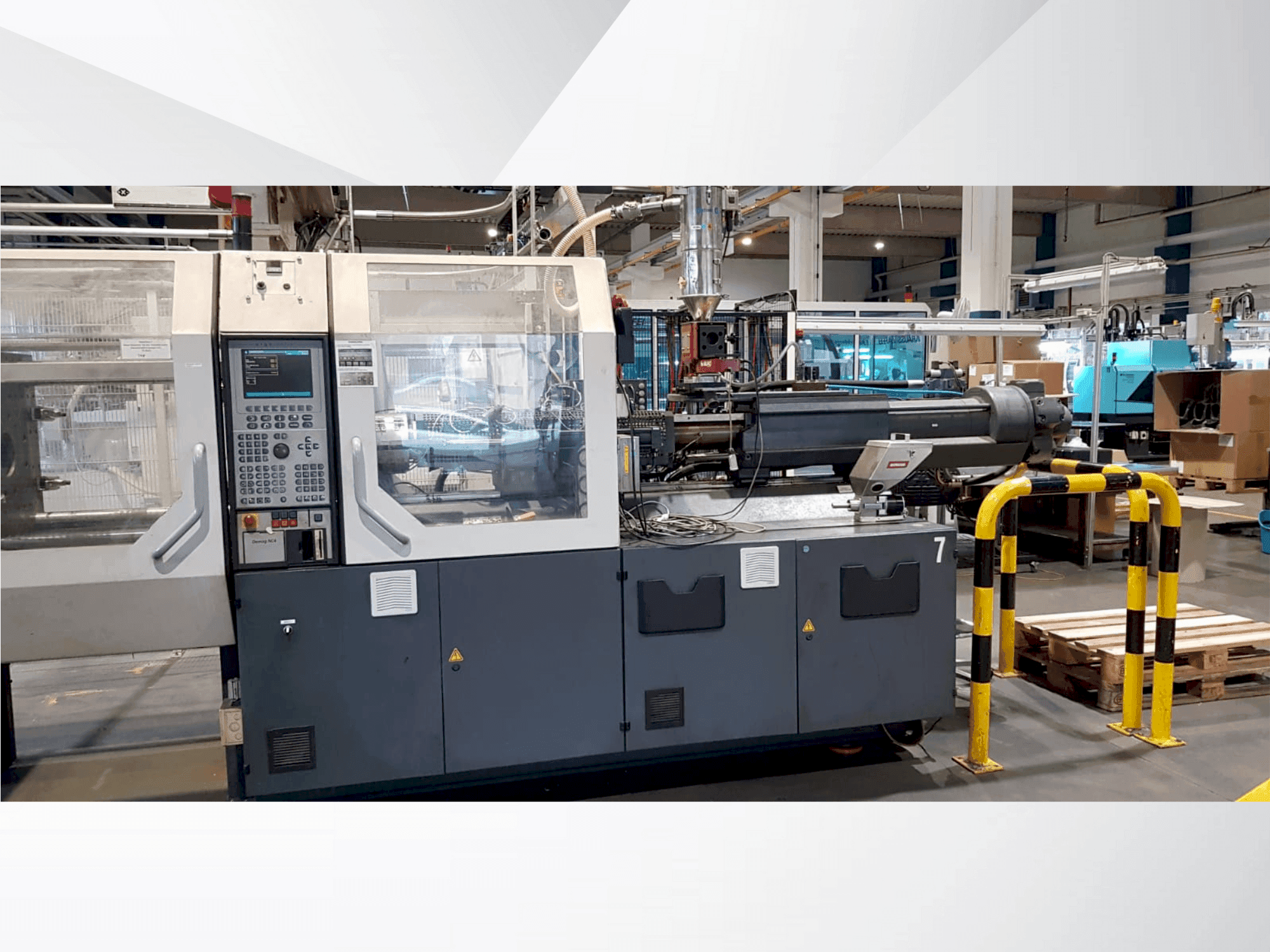 DEMAG Concept 200/500-840 + W711 Mašinos vaizdas iš priekio