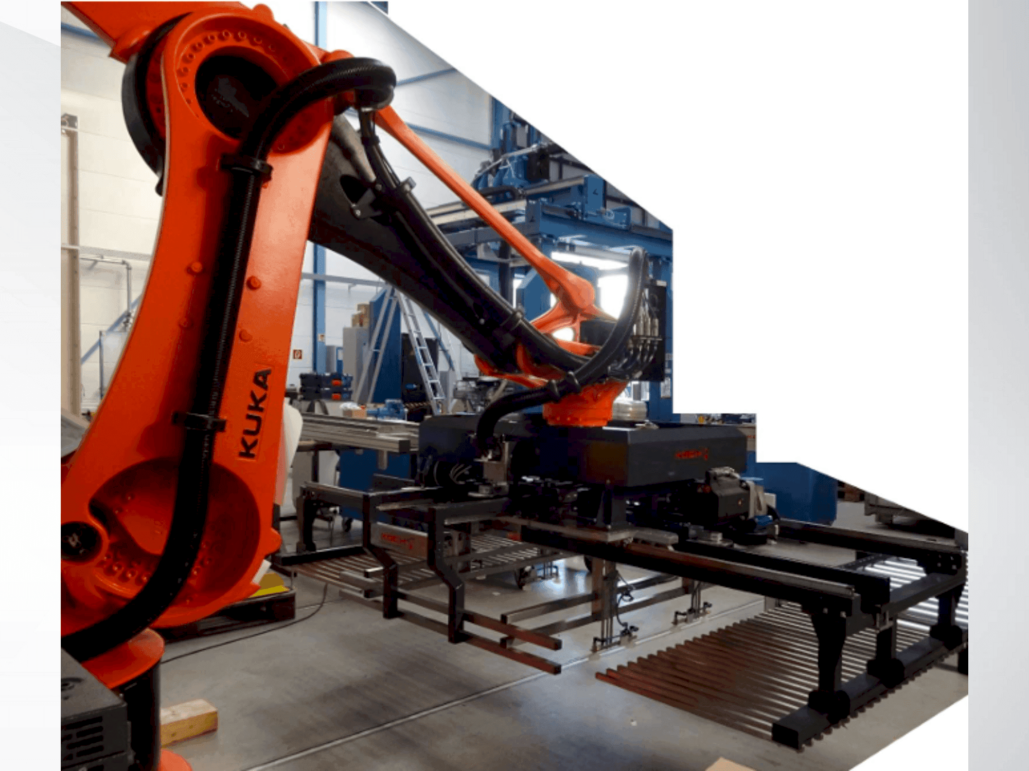 KUKA KR 700 PA Mašinos vaizdas iš priekio