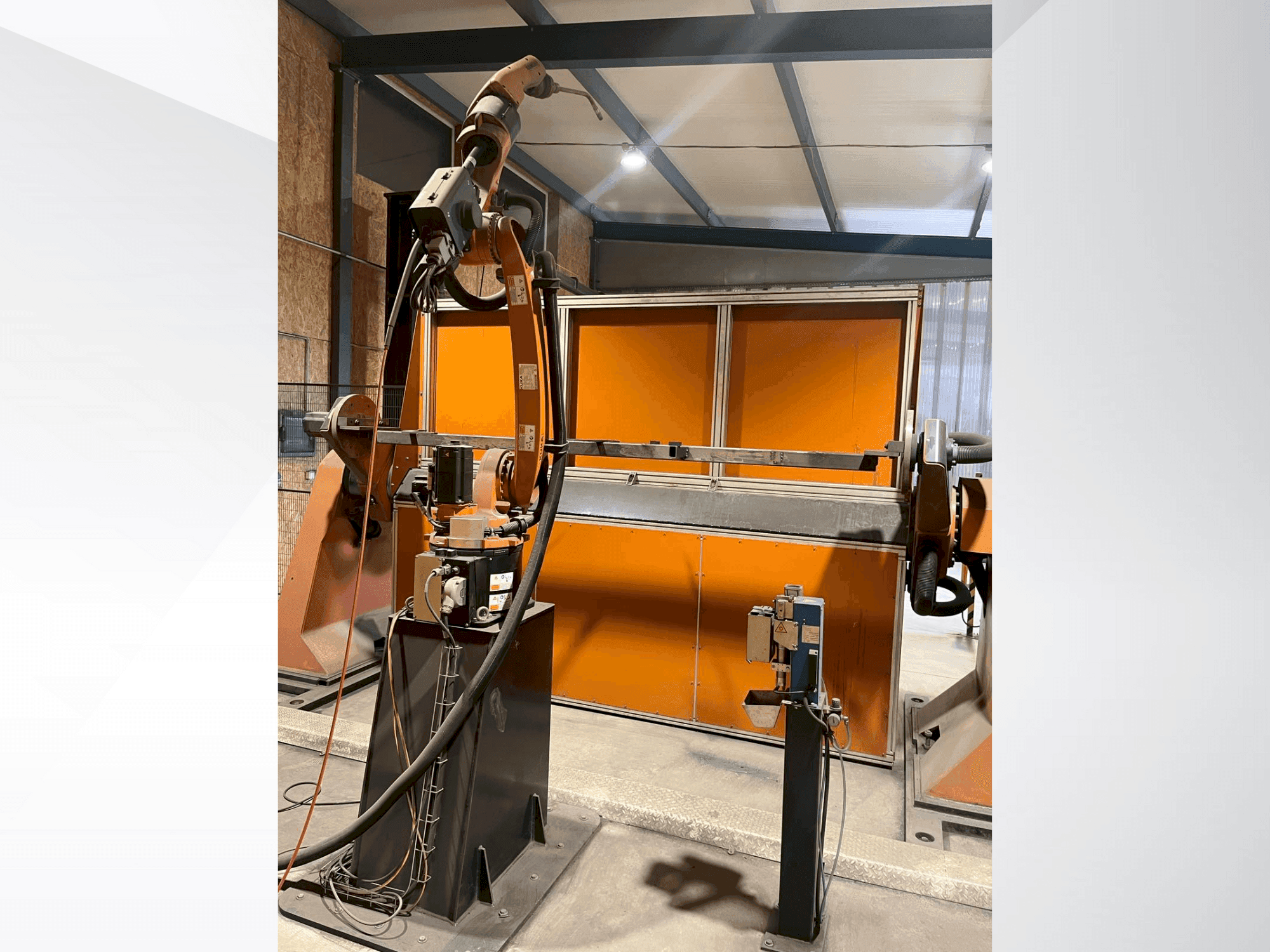 KUKA KR8 R2100-2 arc HW Mašinos vaizdas iš priekio