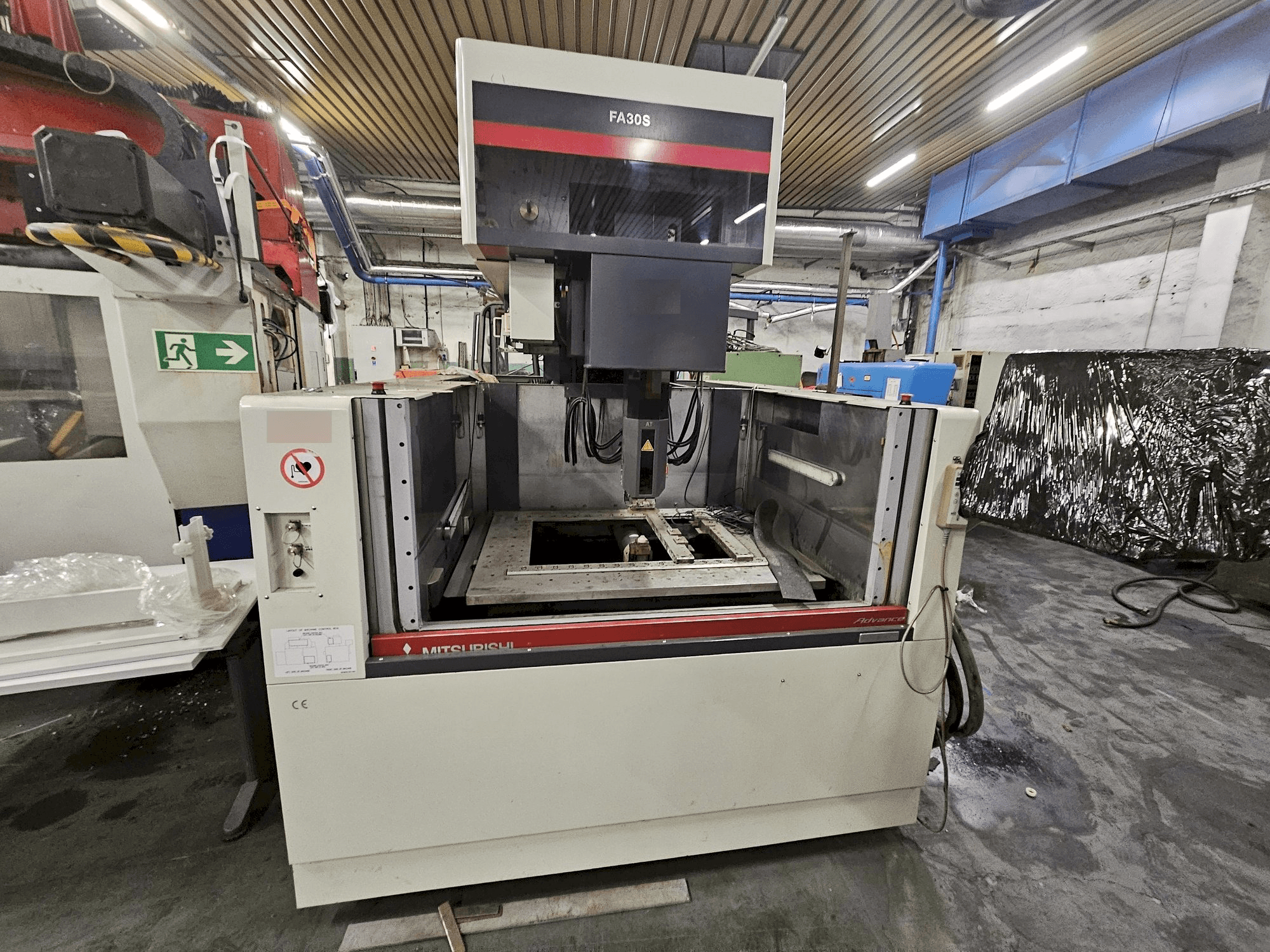 Mitsubishi FA30VM Mašinos vaizdas iš priekio