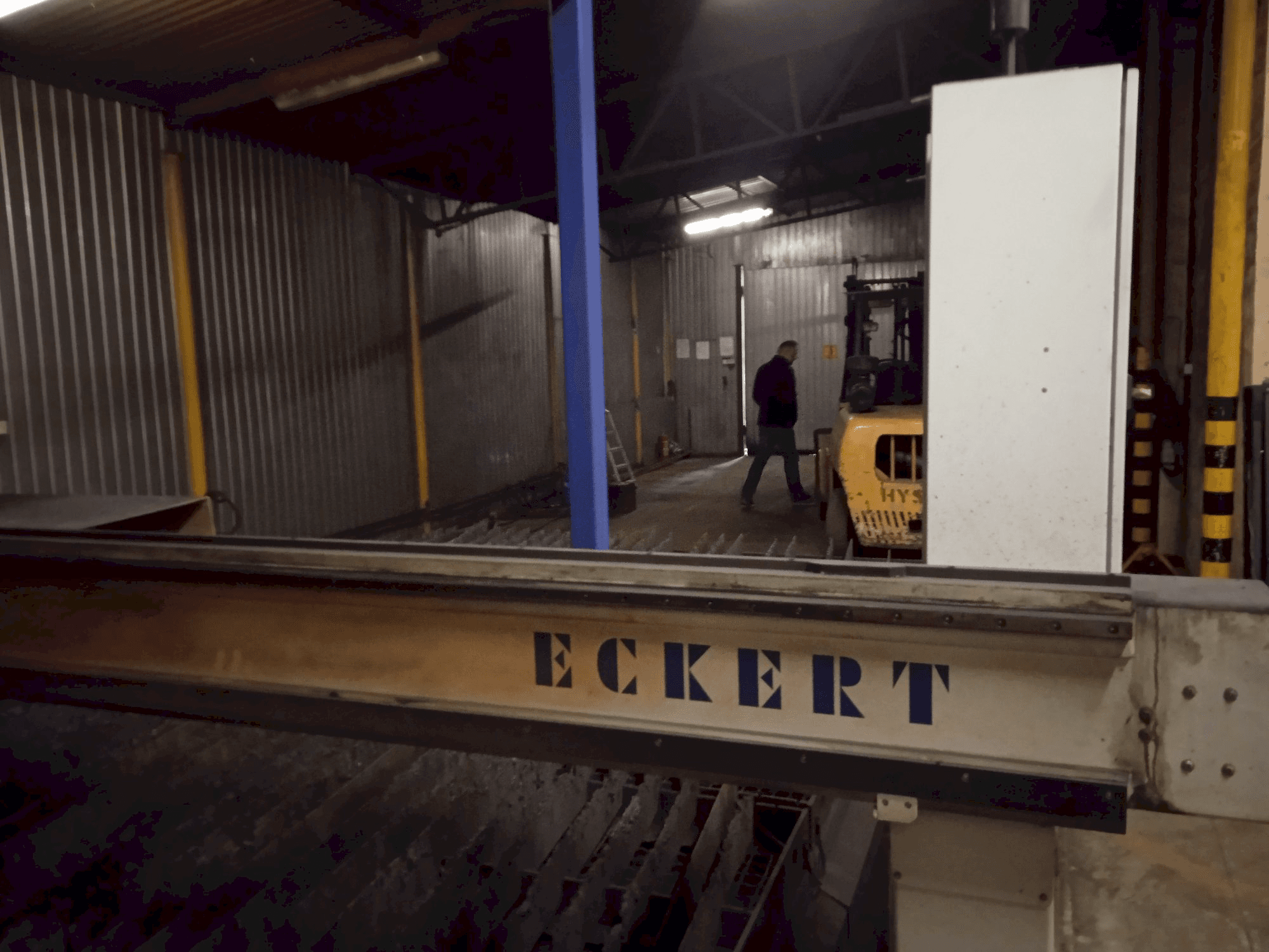 ECKERT SZAFIR BL2 Mašinos vaizdas iš priekio