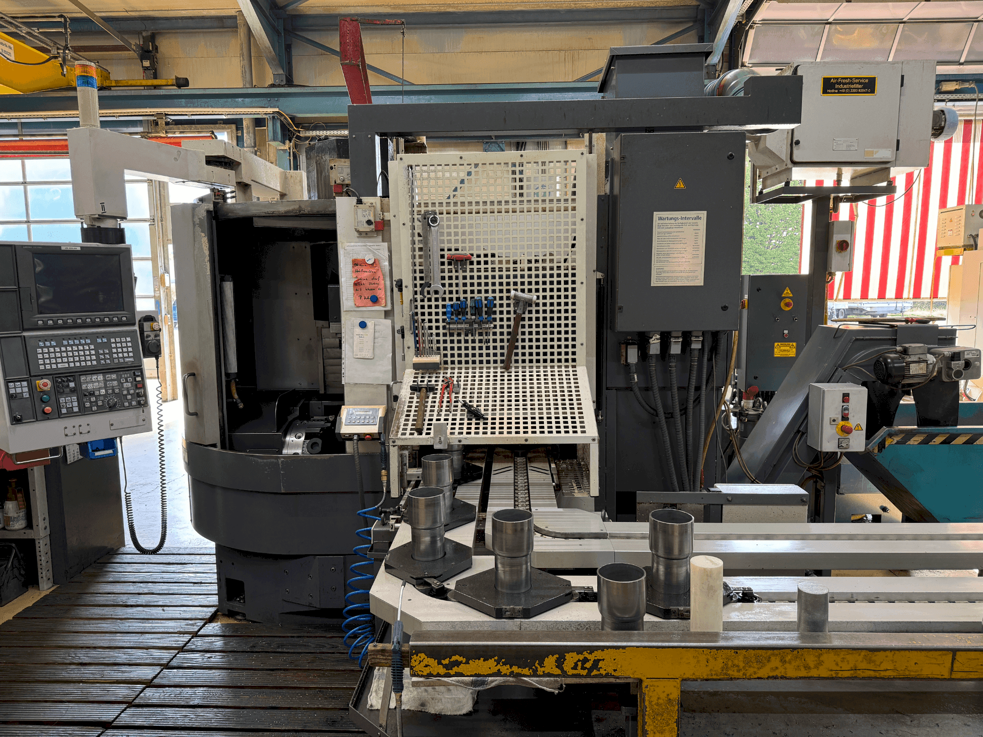 Okuma LVT 300-M Mašinos vaizdas iš priekio