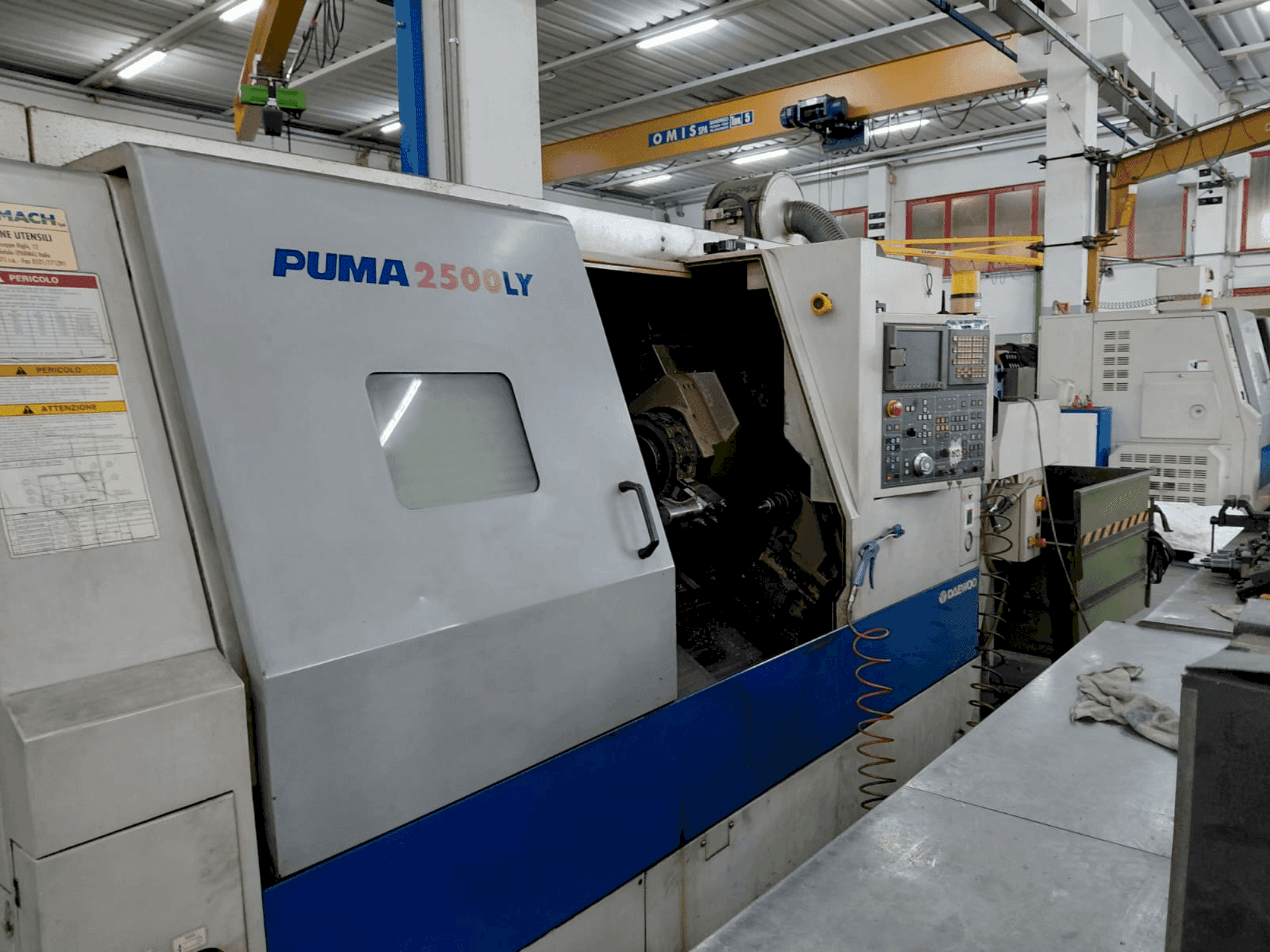 DOOSAN Puma 2500 LY Mašinos vaizdas iš priekio