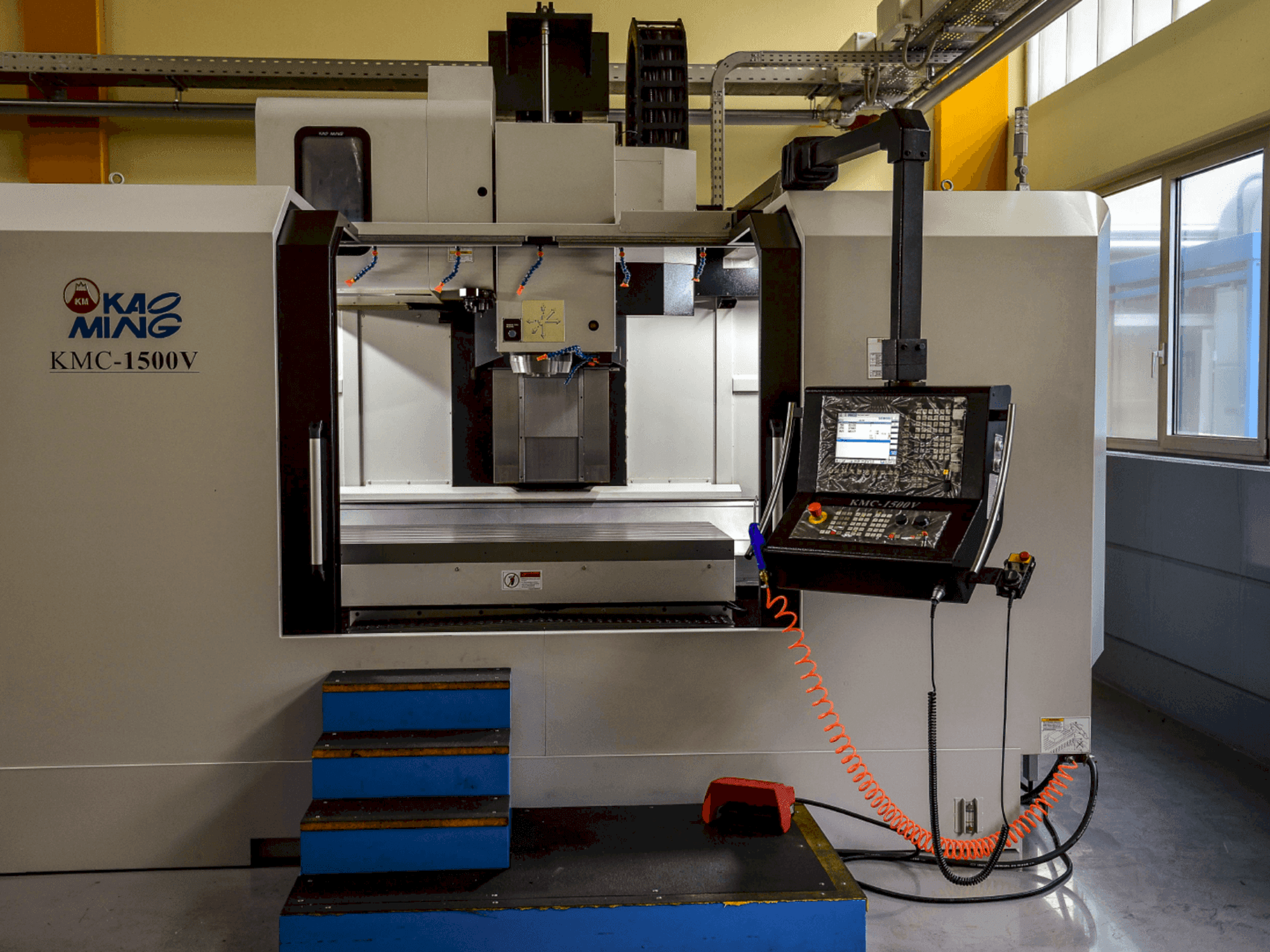 KAOMING KMC 1500 V Mašinos vaizdas iš priekio