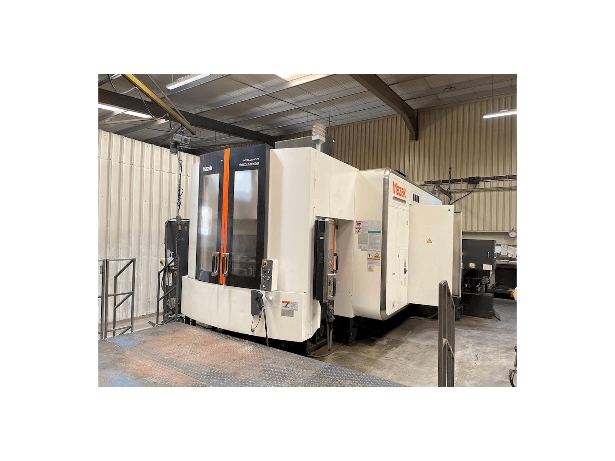 Mazak VARIAXIS i-800 Mašinos vaizdas iš priekio