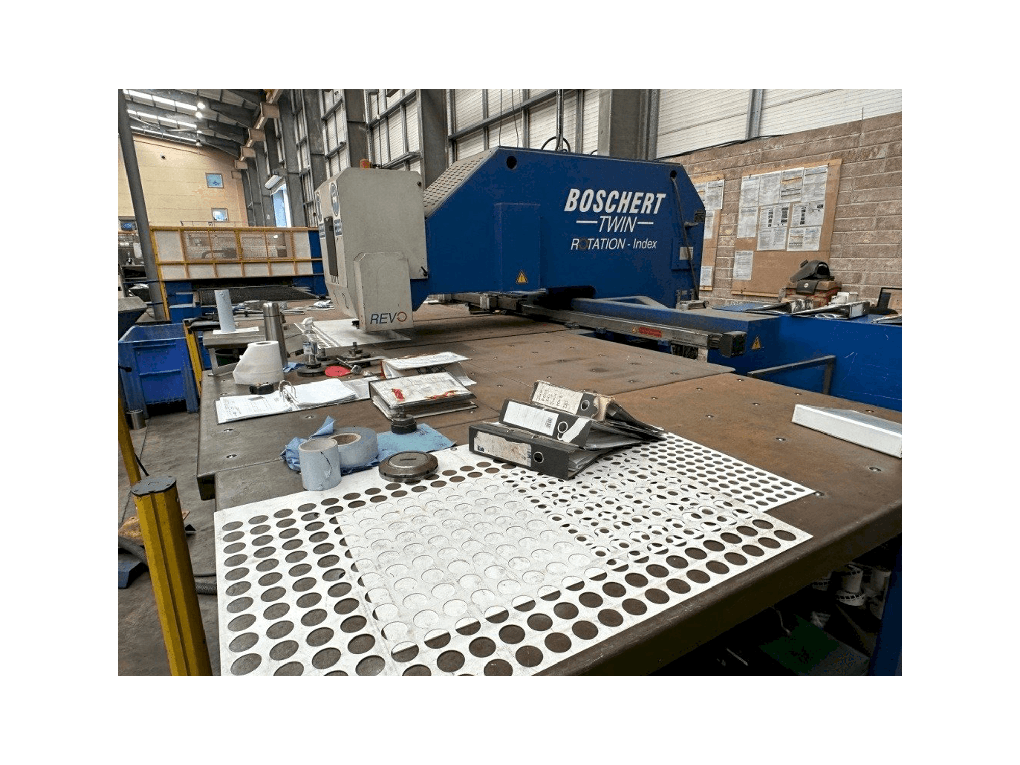 Boschert Twin 1000 Inde Mašinos vaizdas iš priekio