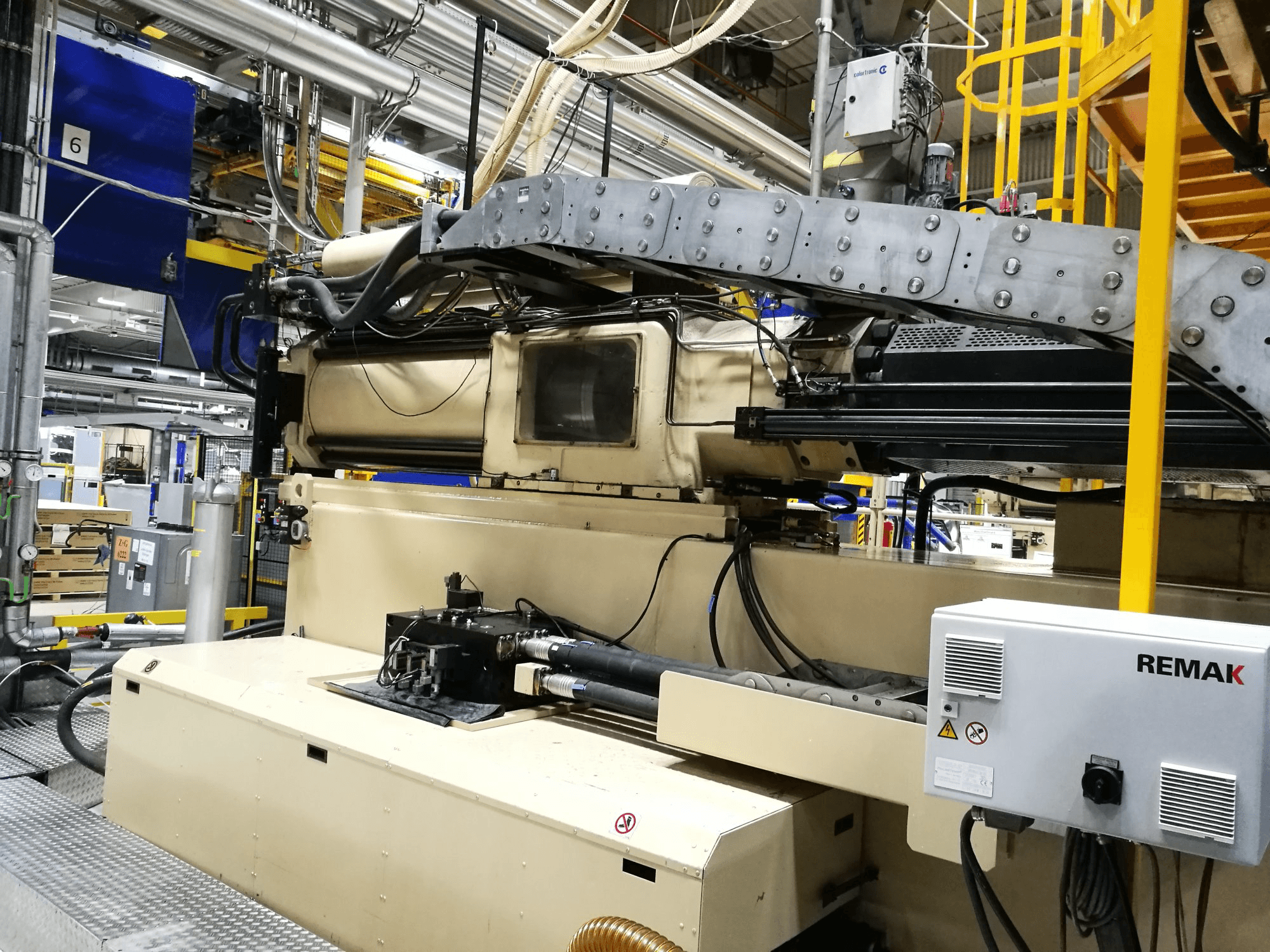 Husky E 3150 RS 170/155 Mašinos vaizdas iš priekio