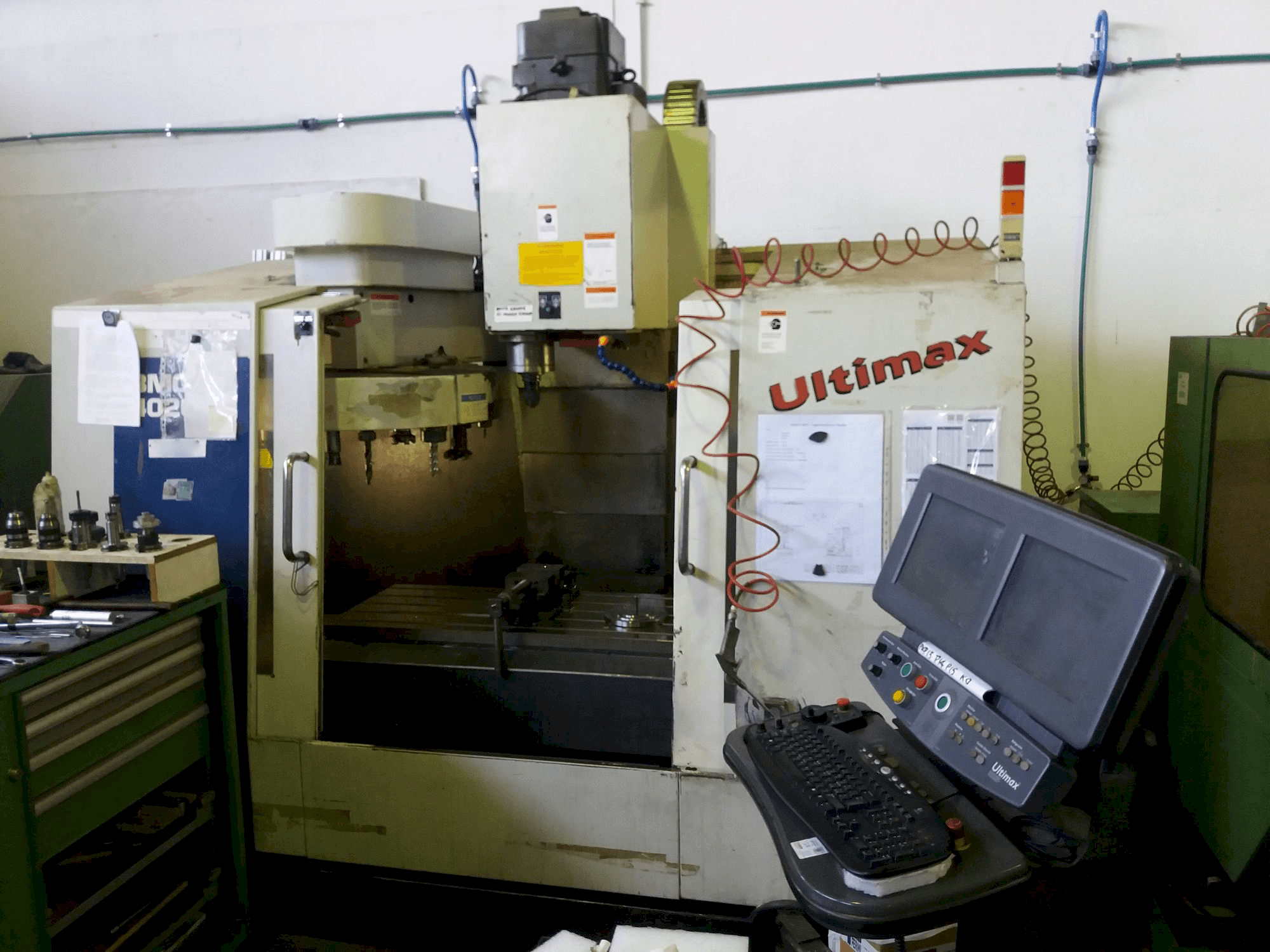 Hurco BMC 420 HT Mašinos vaizdas iš priekio