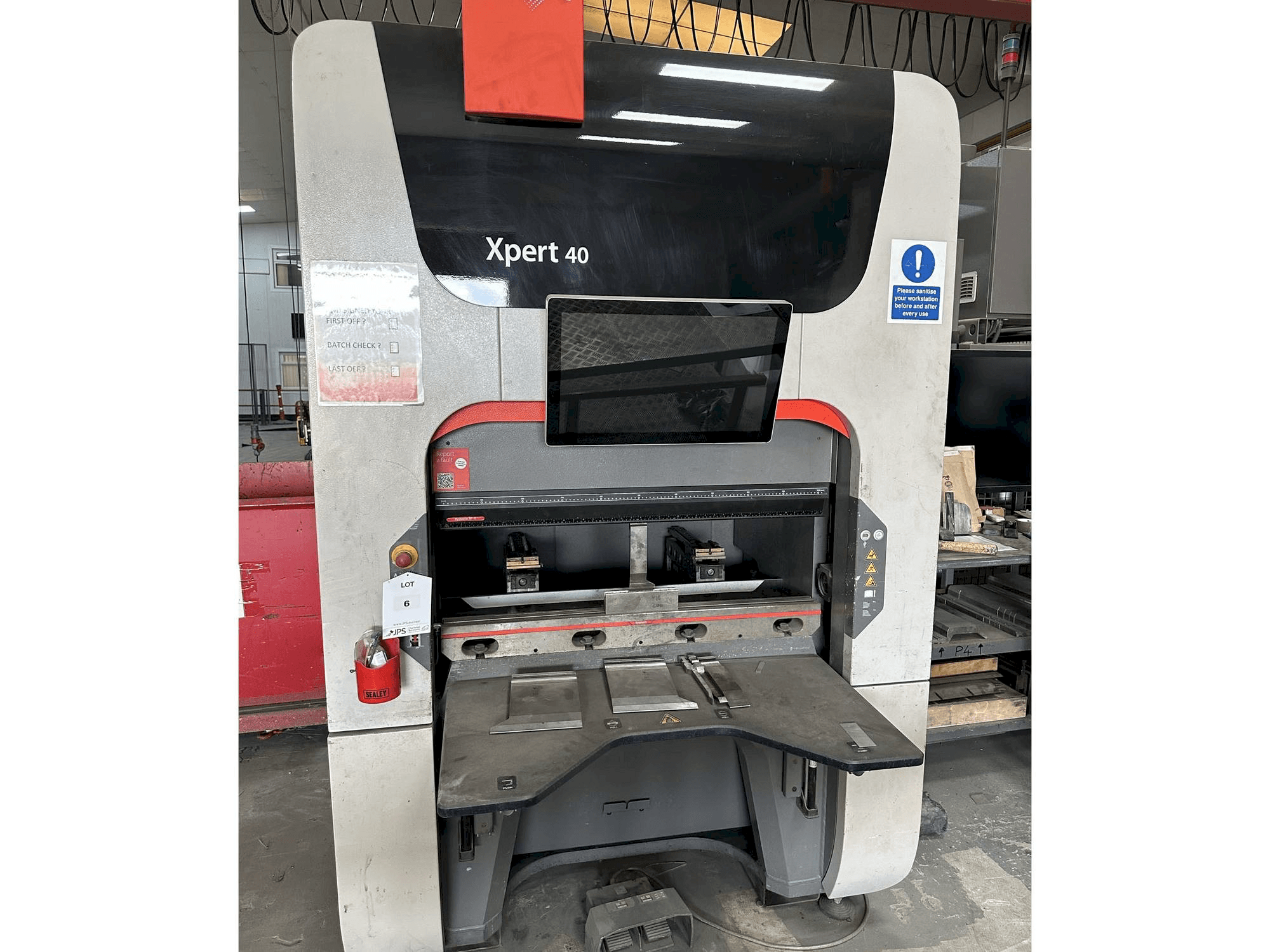 Bystronic Xpert 40/1030 Mašinos vaizdas iš priekio