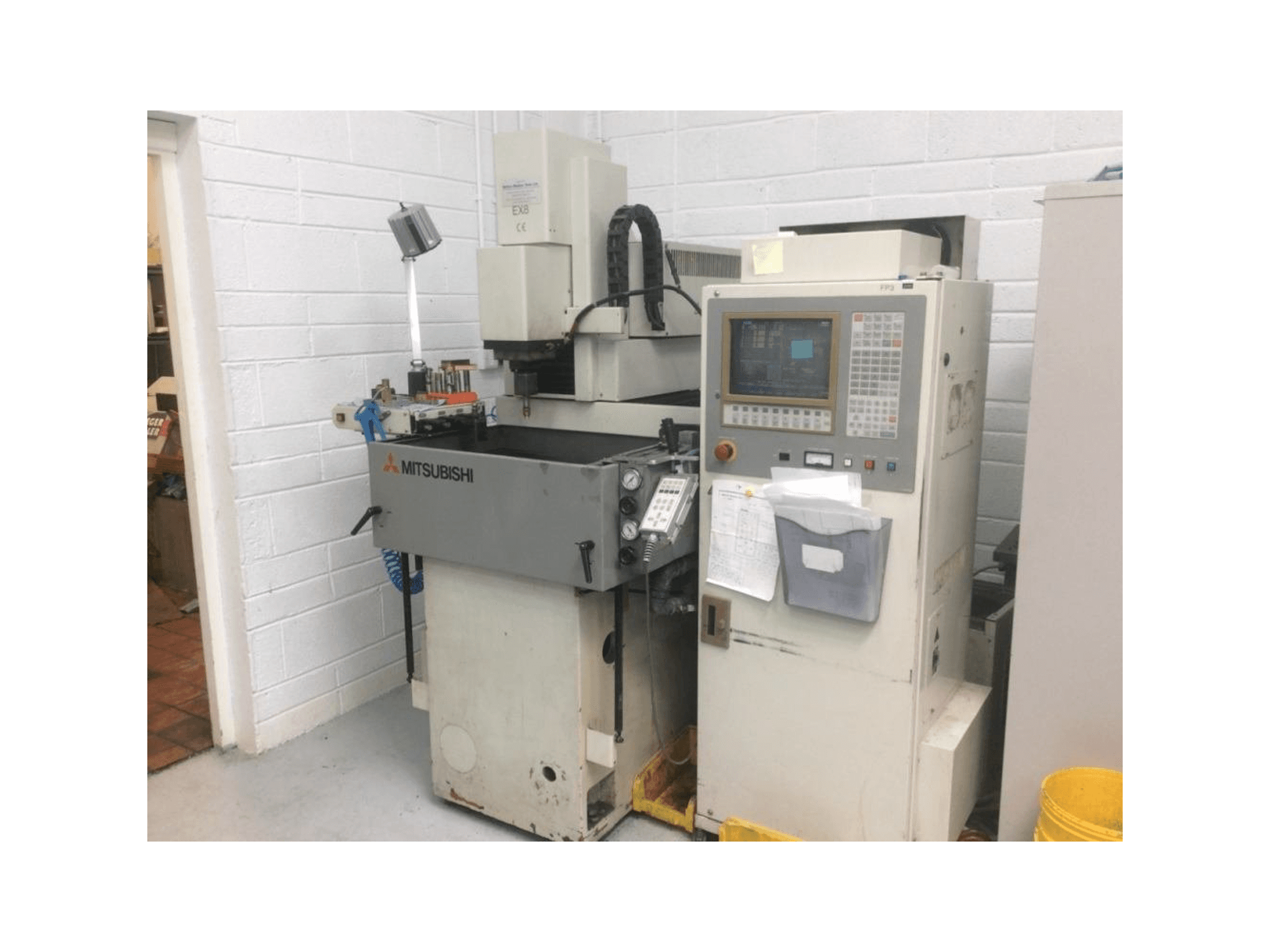 Mitsubishi EX 8 Mašinos vaizdas iš priekio