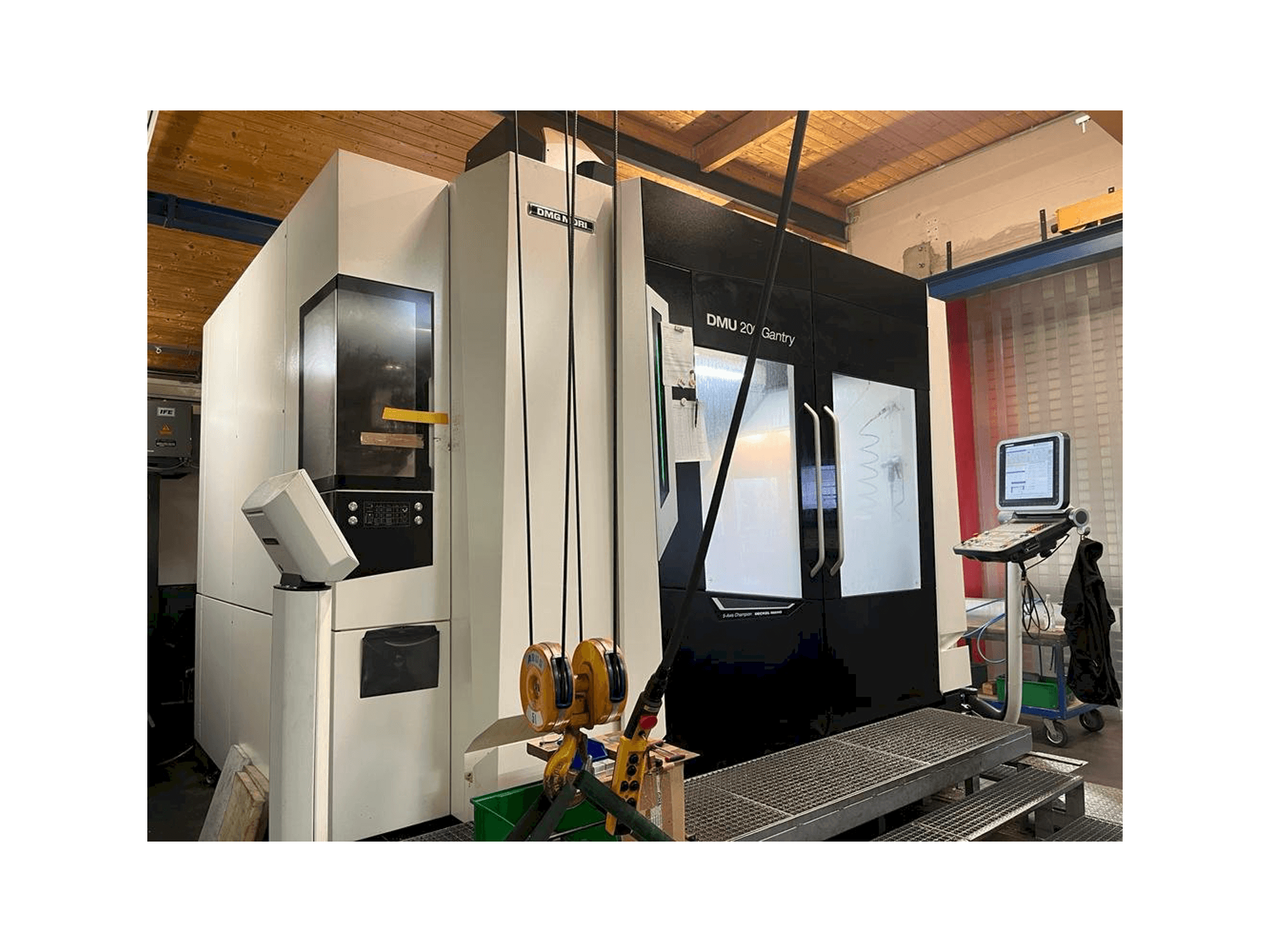 DMG MORI DMU 200 Gantry Mašinos vaizdas iš priekio