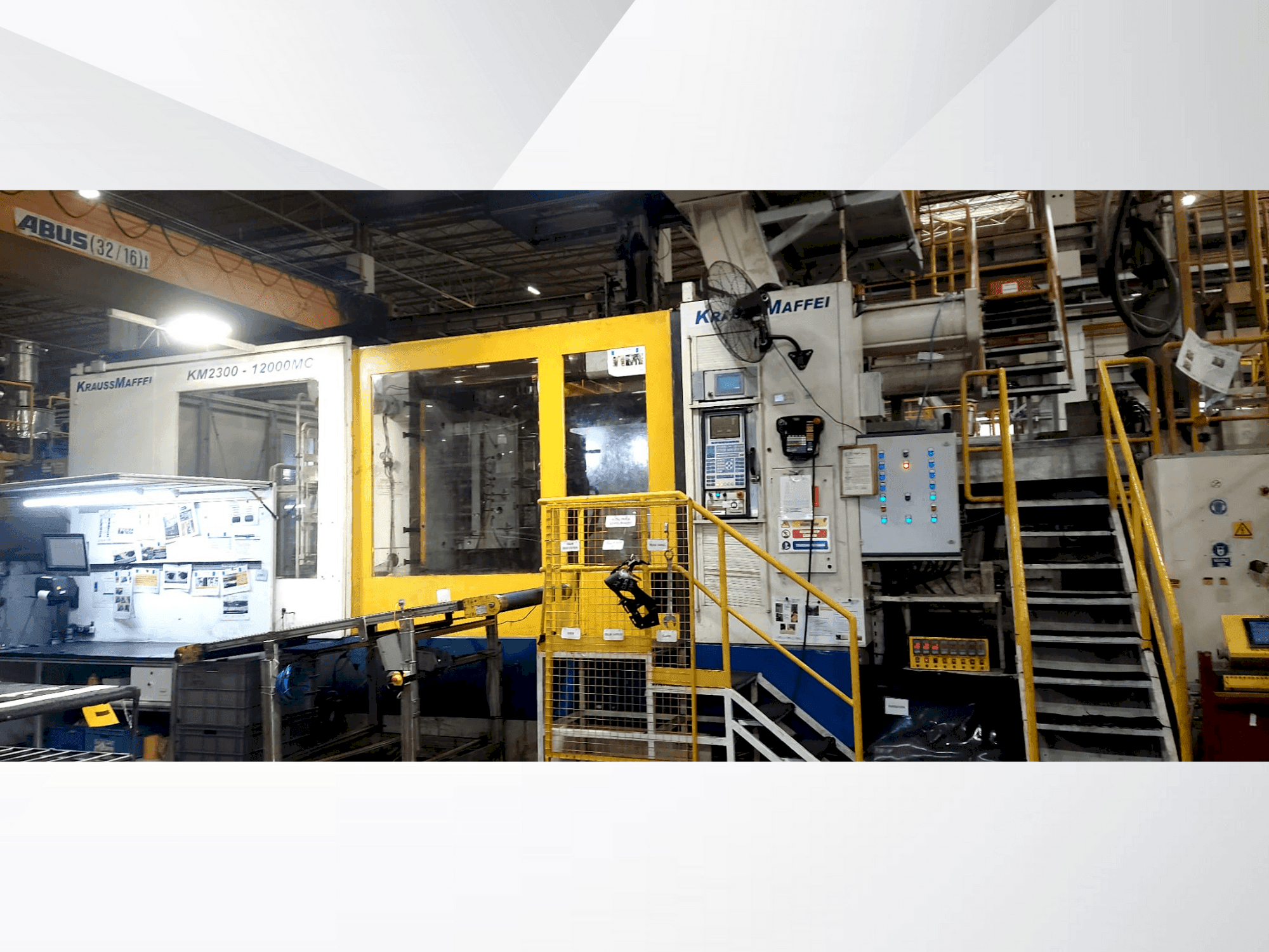 Krauss Maffei 2300-12000 MC Mašinos vaizdas iš priekio