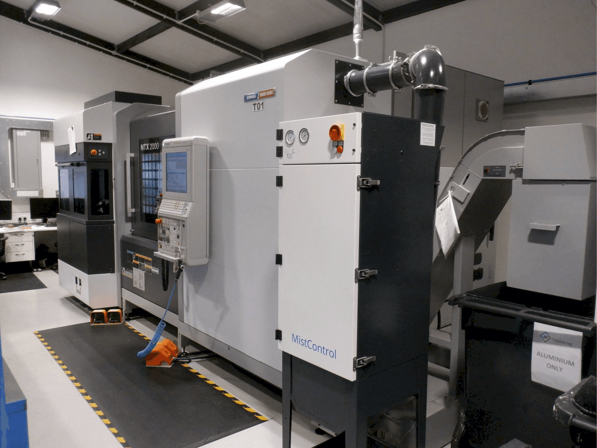 DMG MORI NTX 2000 Mašinos vaizdas iš priekio