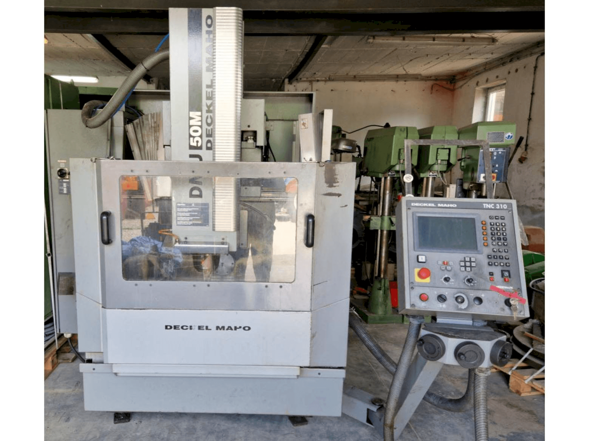 DECKEL MAHO DMU 50M Mašinos vaizdas iš priekio