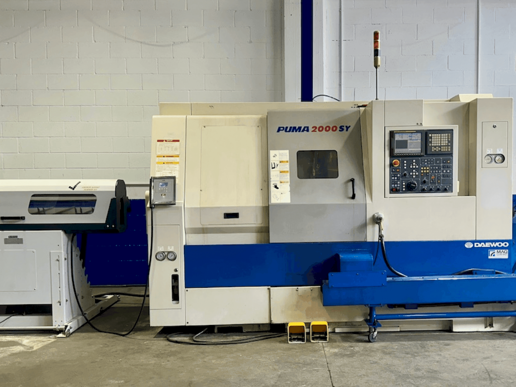 DOOSAN PUMA 2000SY Mašinos vaizdas iš priekio