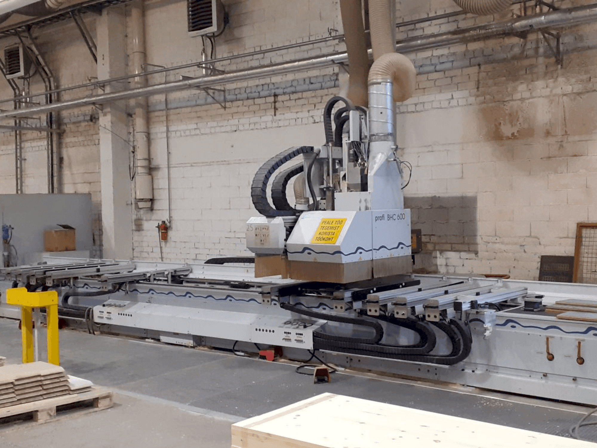 Weeke Profi BHC 600 Mašinos vaizdas iš priekio