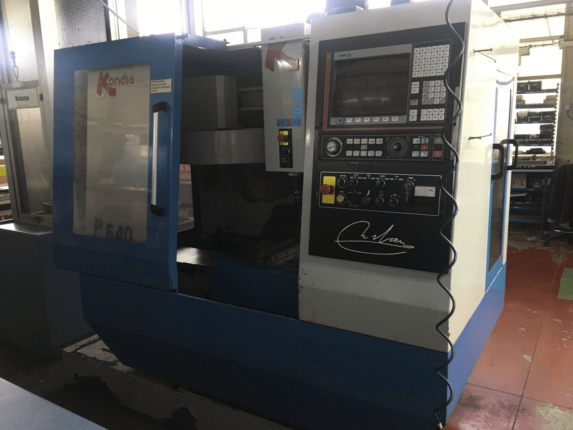 KONDIA B-640 Mašinos dešinės pusės vaizdas