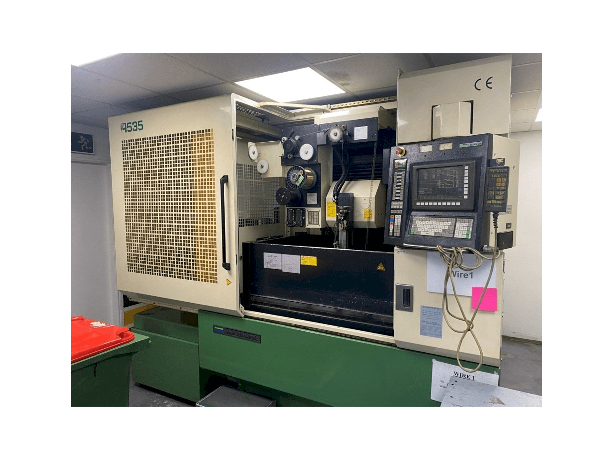 Sodick A535 Mašinos vaizdas iš priekio