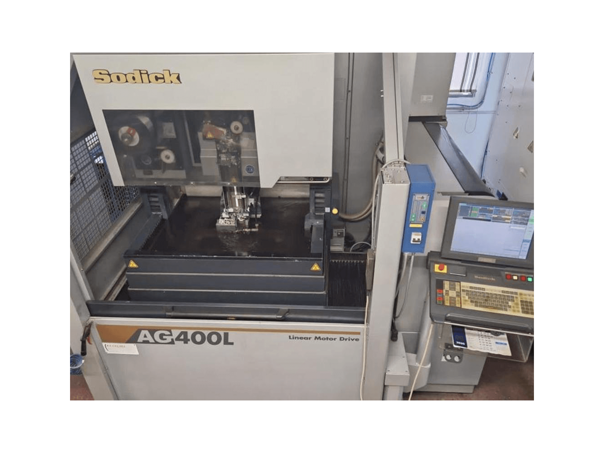 Sodick AG400L Mašinos vaizdas iš priekio