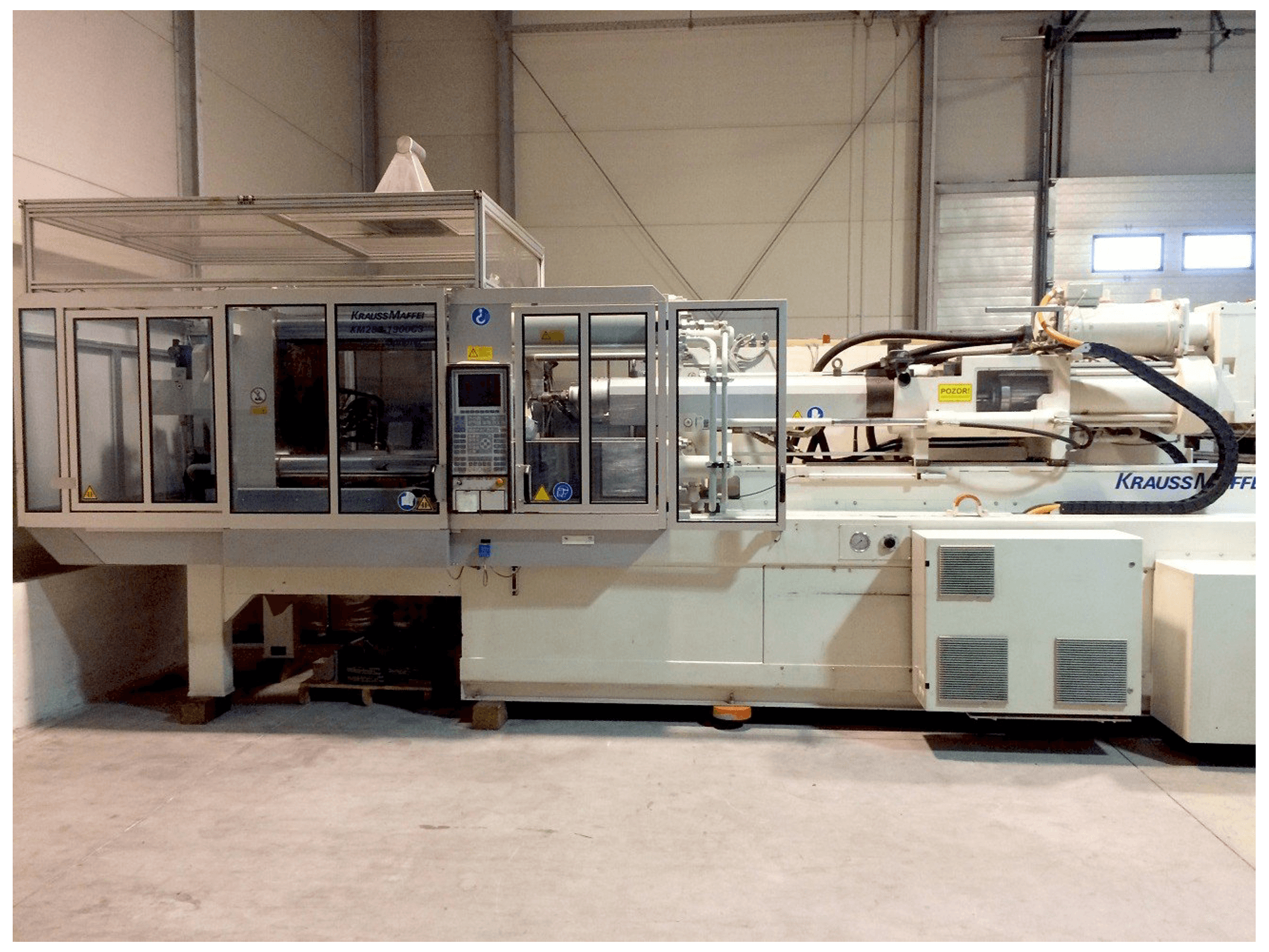 Krauss Maffei KM 280-1900 C3 Mašinos vaizdas iš priekio