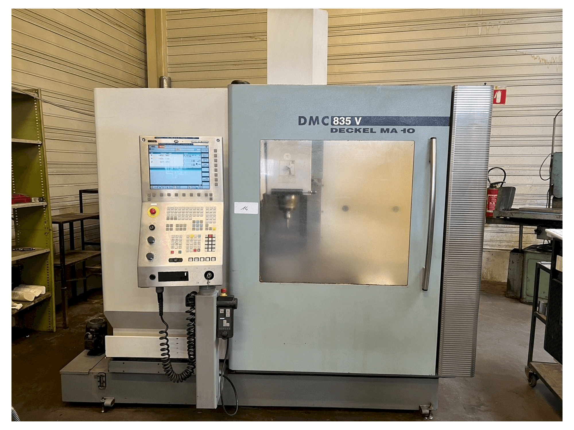 DMG DMC 835 Mašinos vaizdas iš priekio