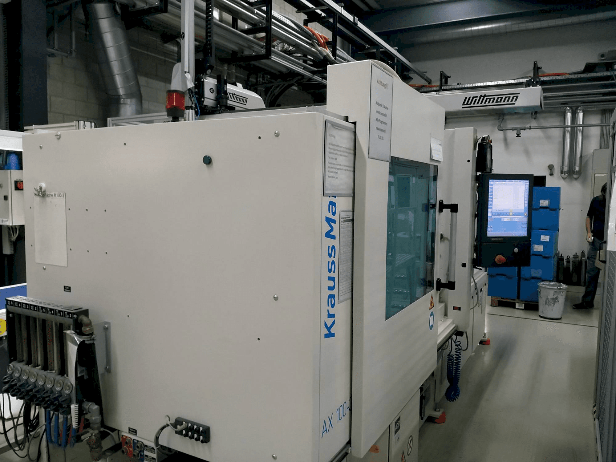 Krauss Maffei 100-380 AX Mašinos vaizdas iš priekio