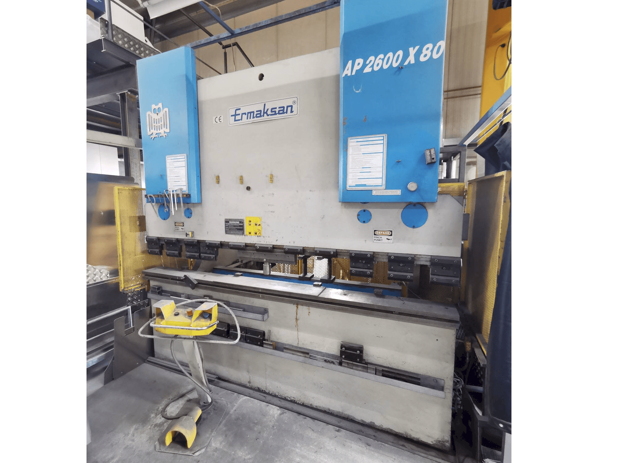 ERMAKSAN AP 2600 - 80 Mašinos vaizdas iš priekio