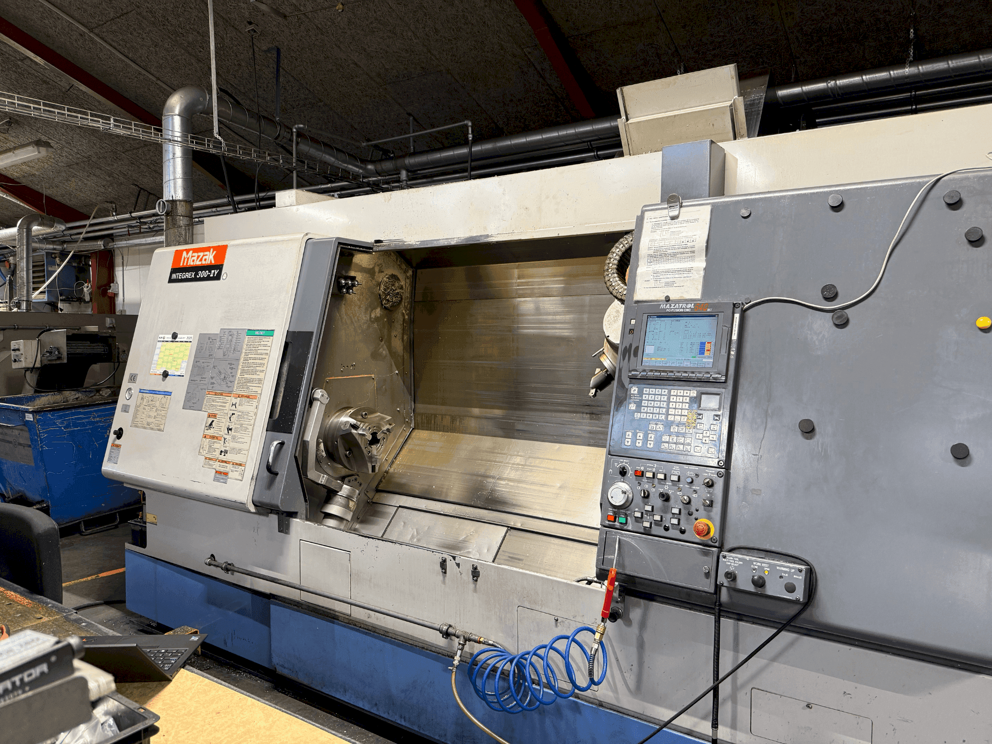 Mazak Integrex 300-IIY (2002) Mašinos vaizdas iš priekio