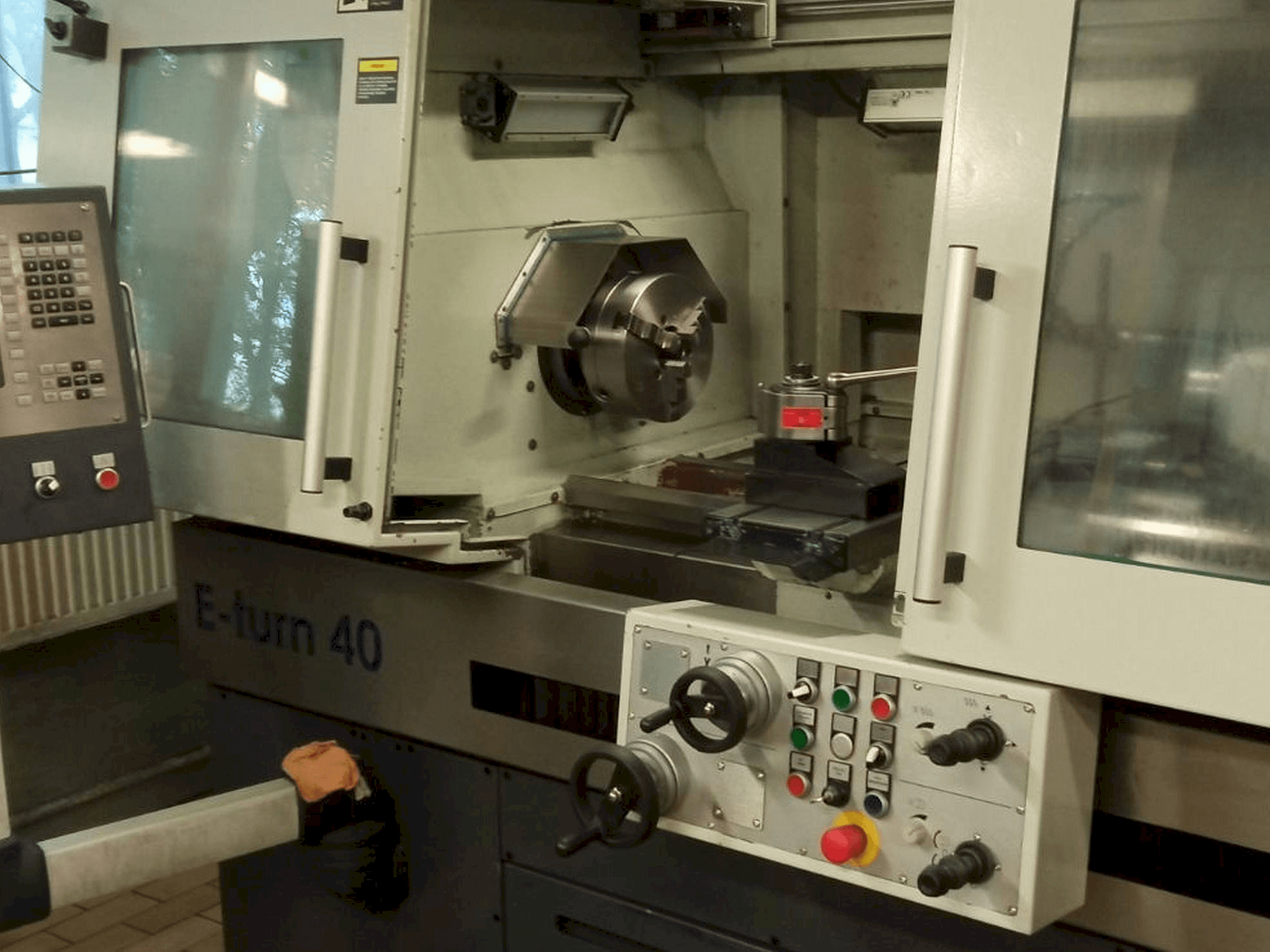 Avia E-turn 40 Mašinos vaizdas iš priekio