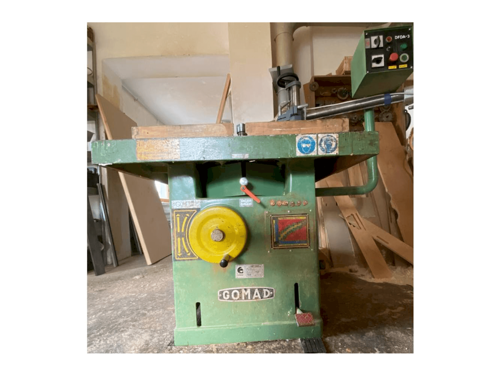 GOMAD DFDA-3 Mašinos vaizdas iš priekio